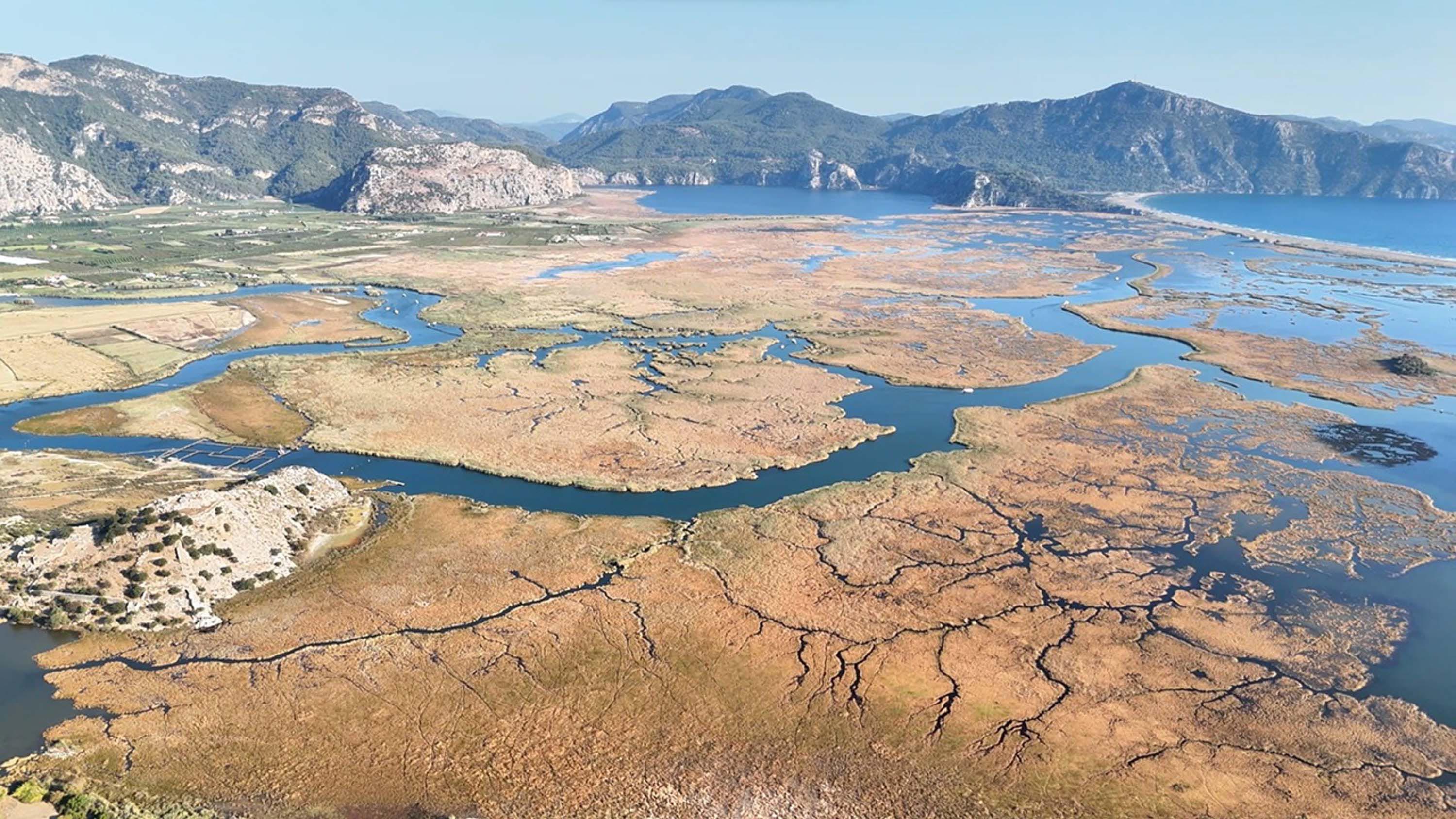 Labirent şeklindeki Dalyan Kanalı dronla görüntülendi
