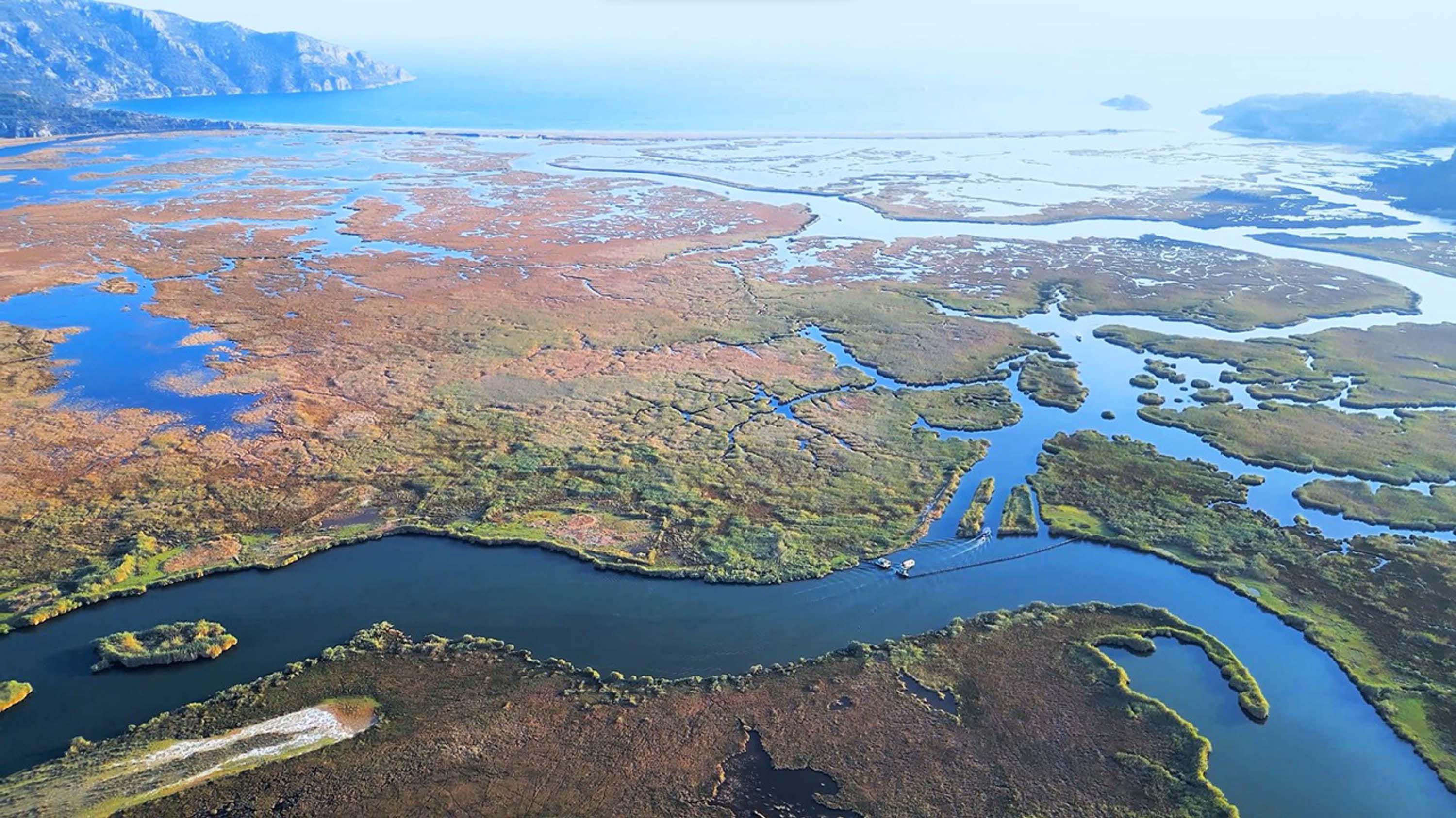 Labirent şeklindeki Dalyan Kanalı dronla görüntülendi