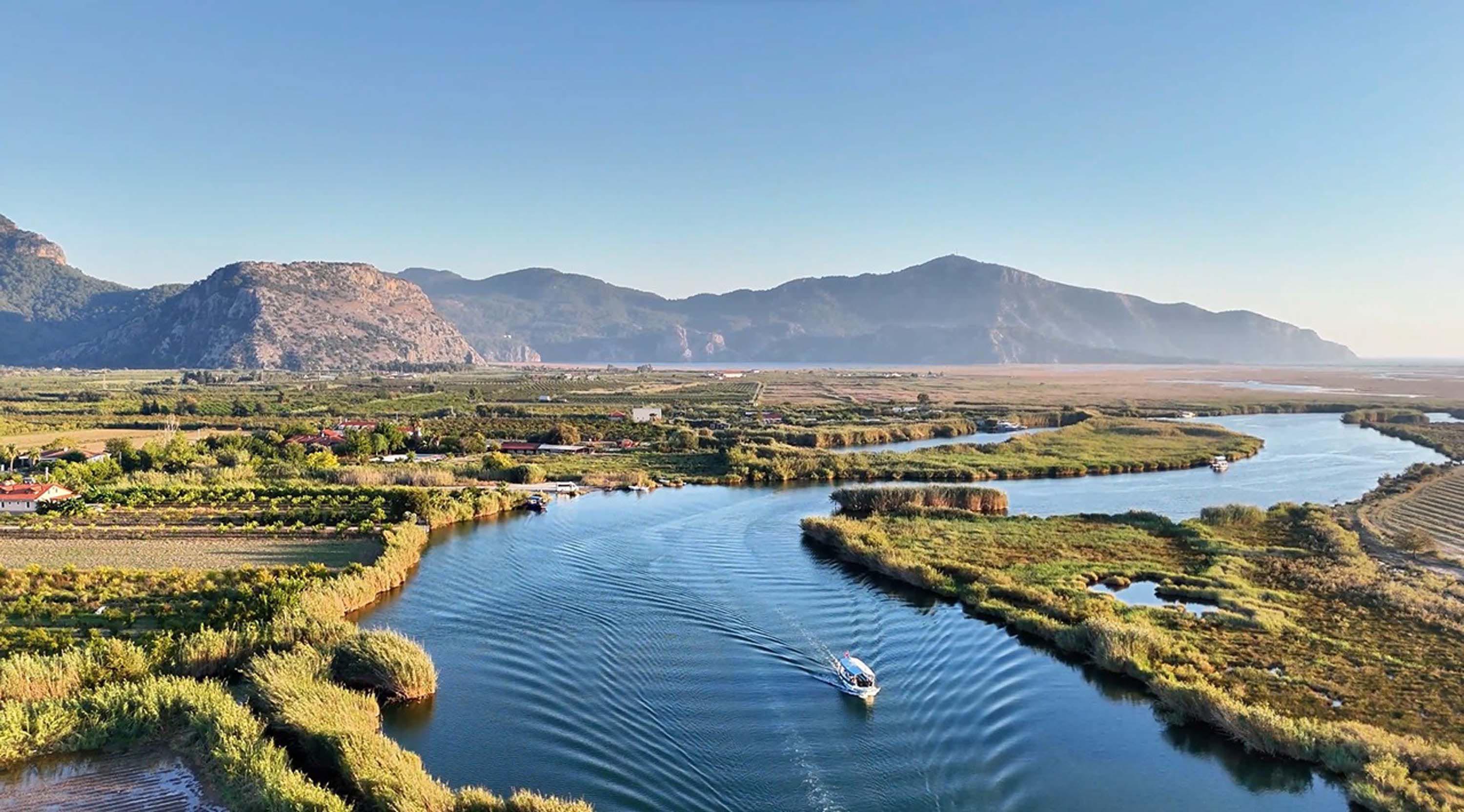 Labirent şeklindeki Dalyan Kanalı dronla görüntülendi