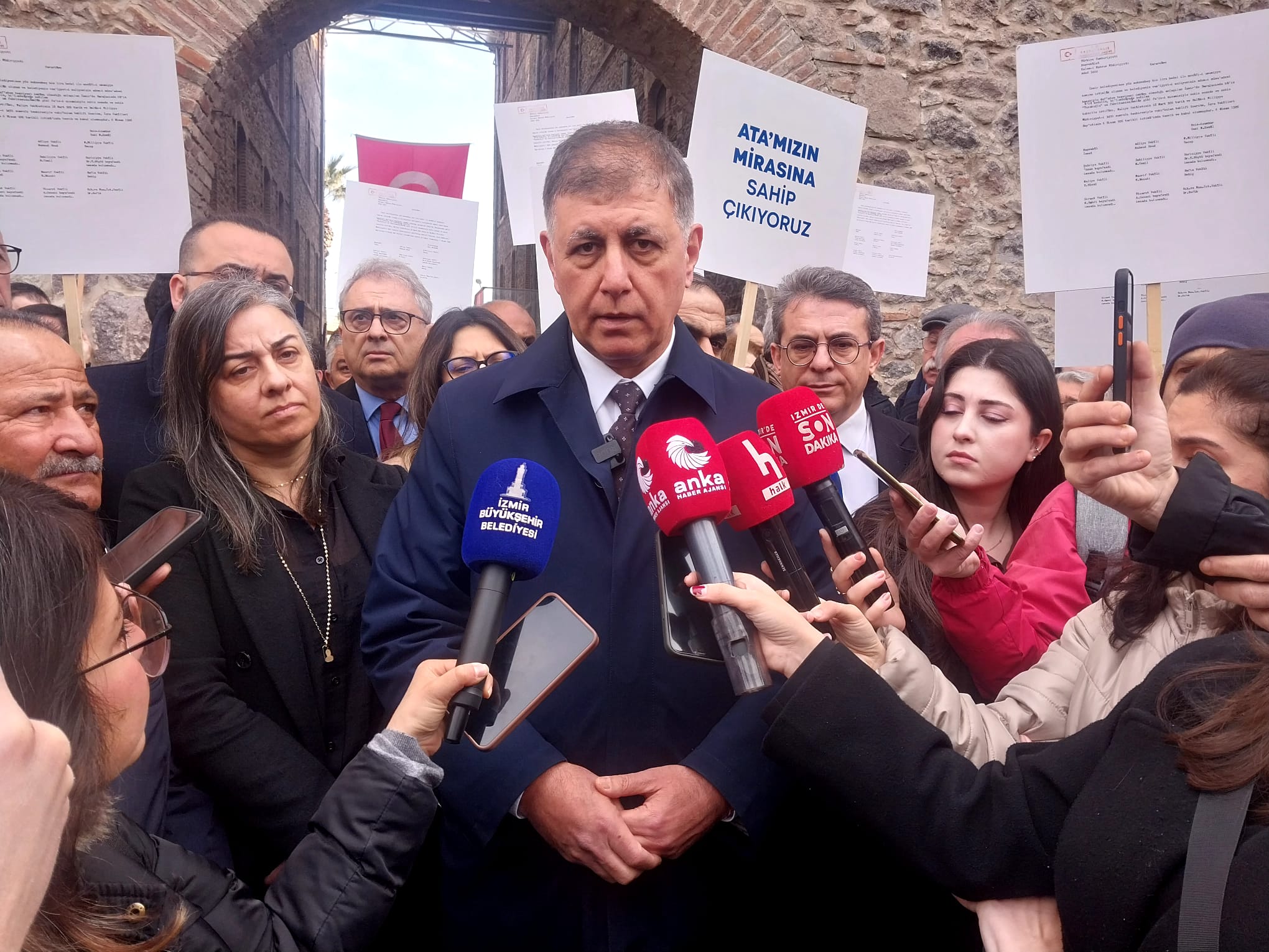Vakıflar’ın tahliye talebine karşı Meslek Fabrikası önünde nöbet 