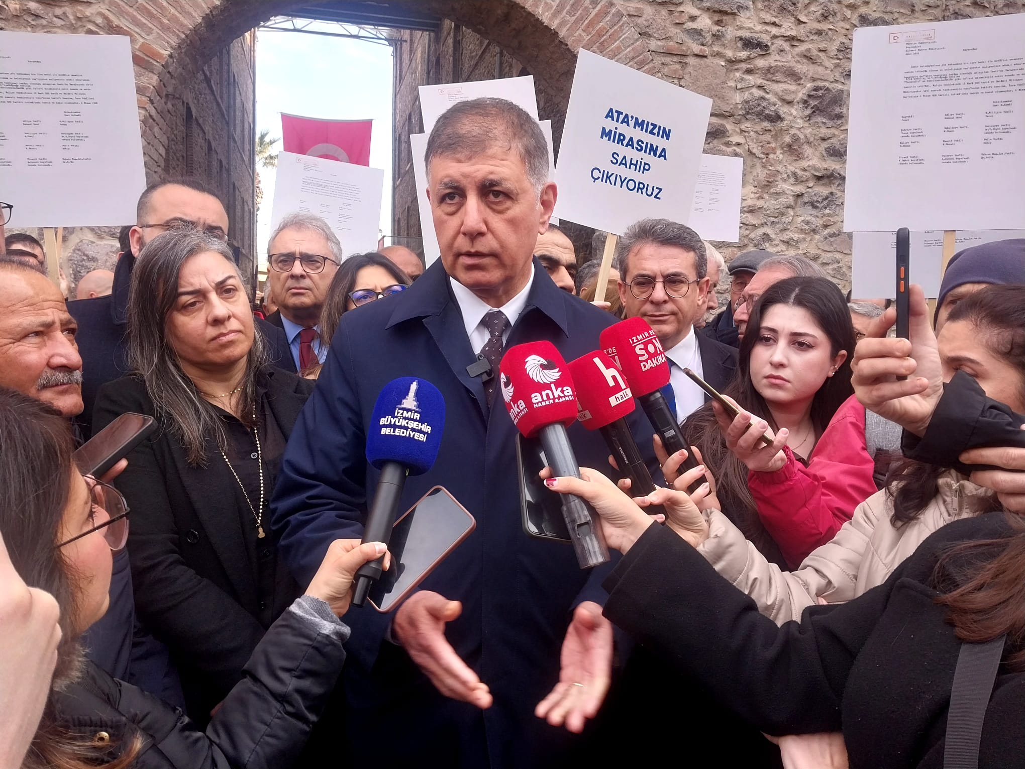 Vakıflar’ın tahliye talebine karşı Meslek Fabrikası önünde nöbet 