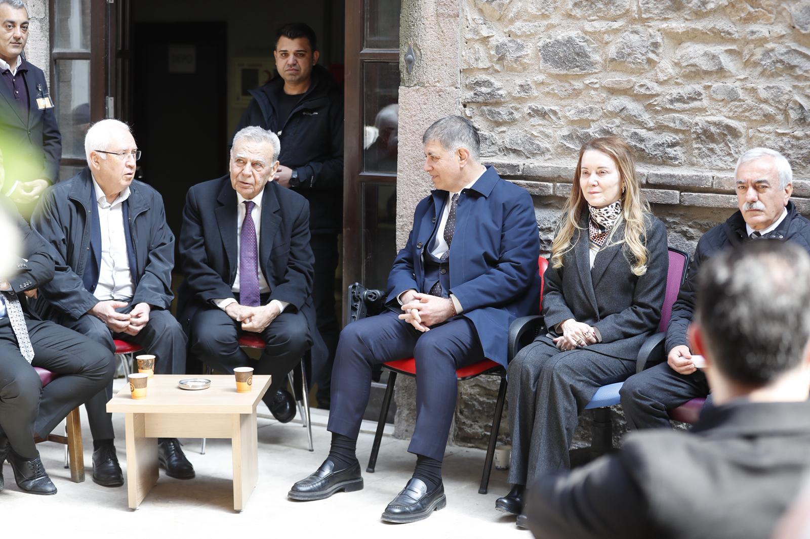 Vakıflar’ın tahliye talebine karşı Meslek Fabrikası önünde nöbet 