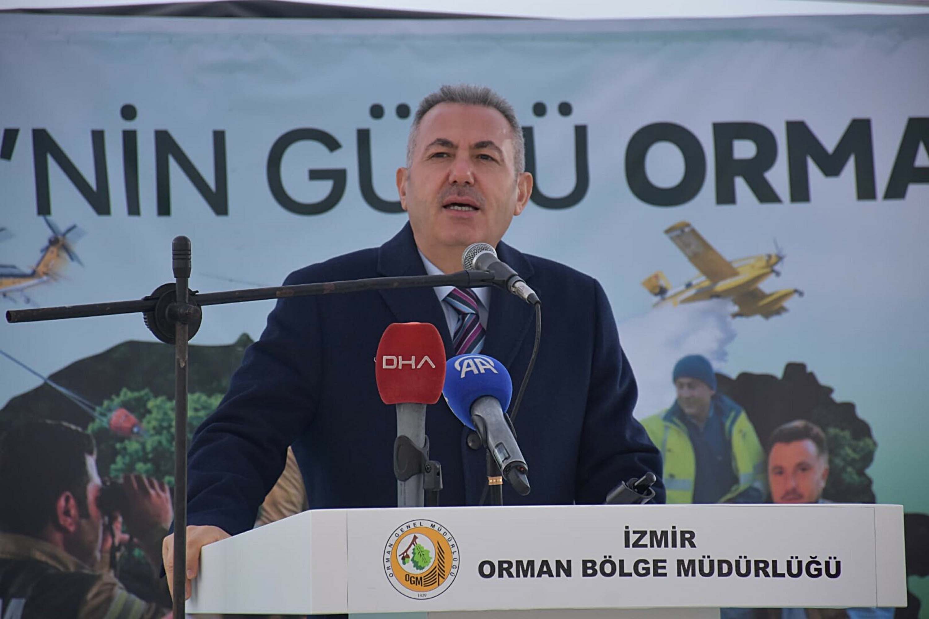 İzmir'de yanan alanda 15 bin fidan toprakla buluşturuldu