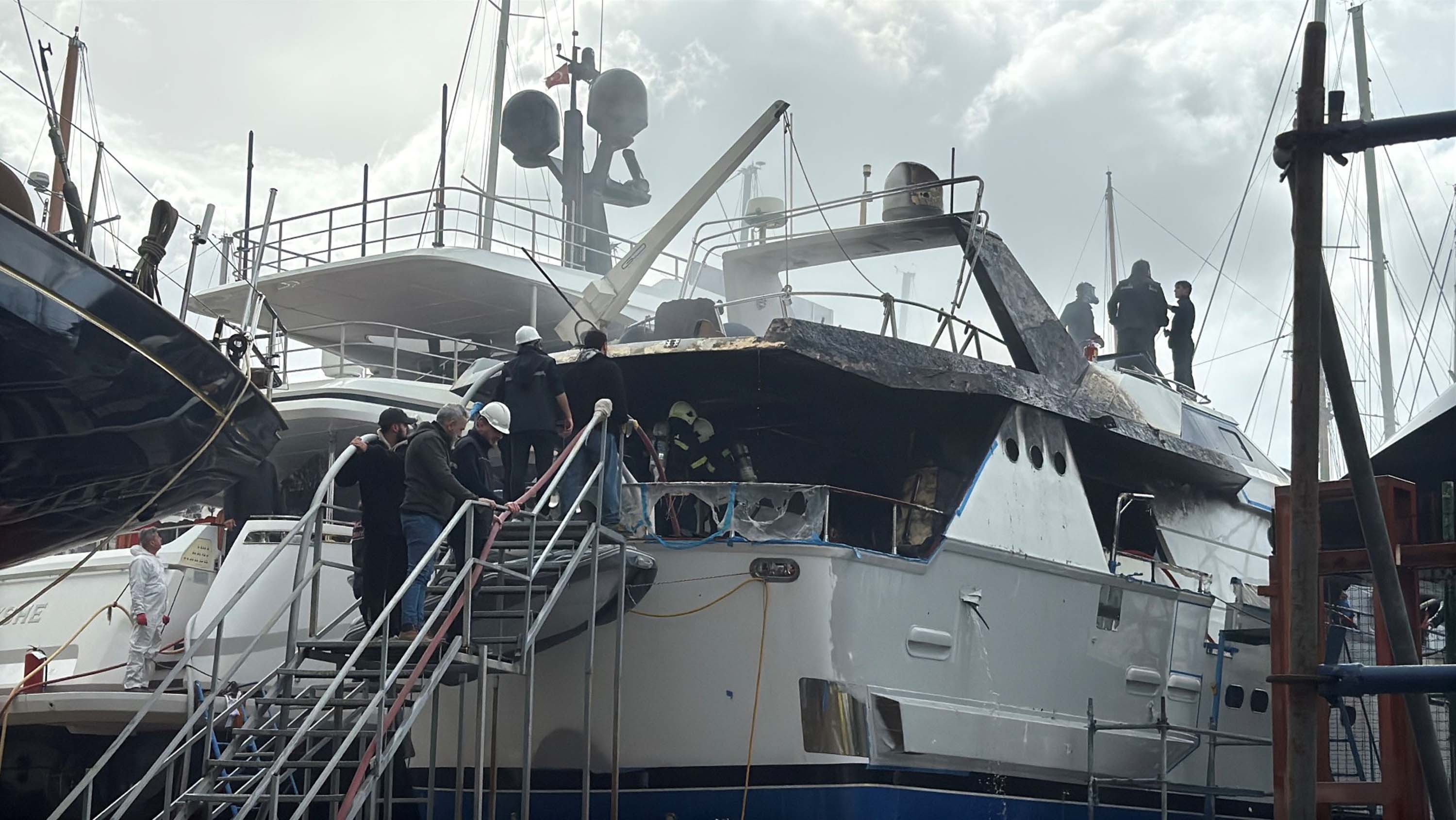 Trabzonspor'un eski başkanın yatı Bodrum'da yandı