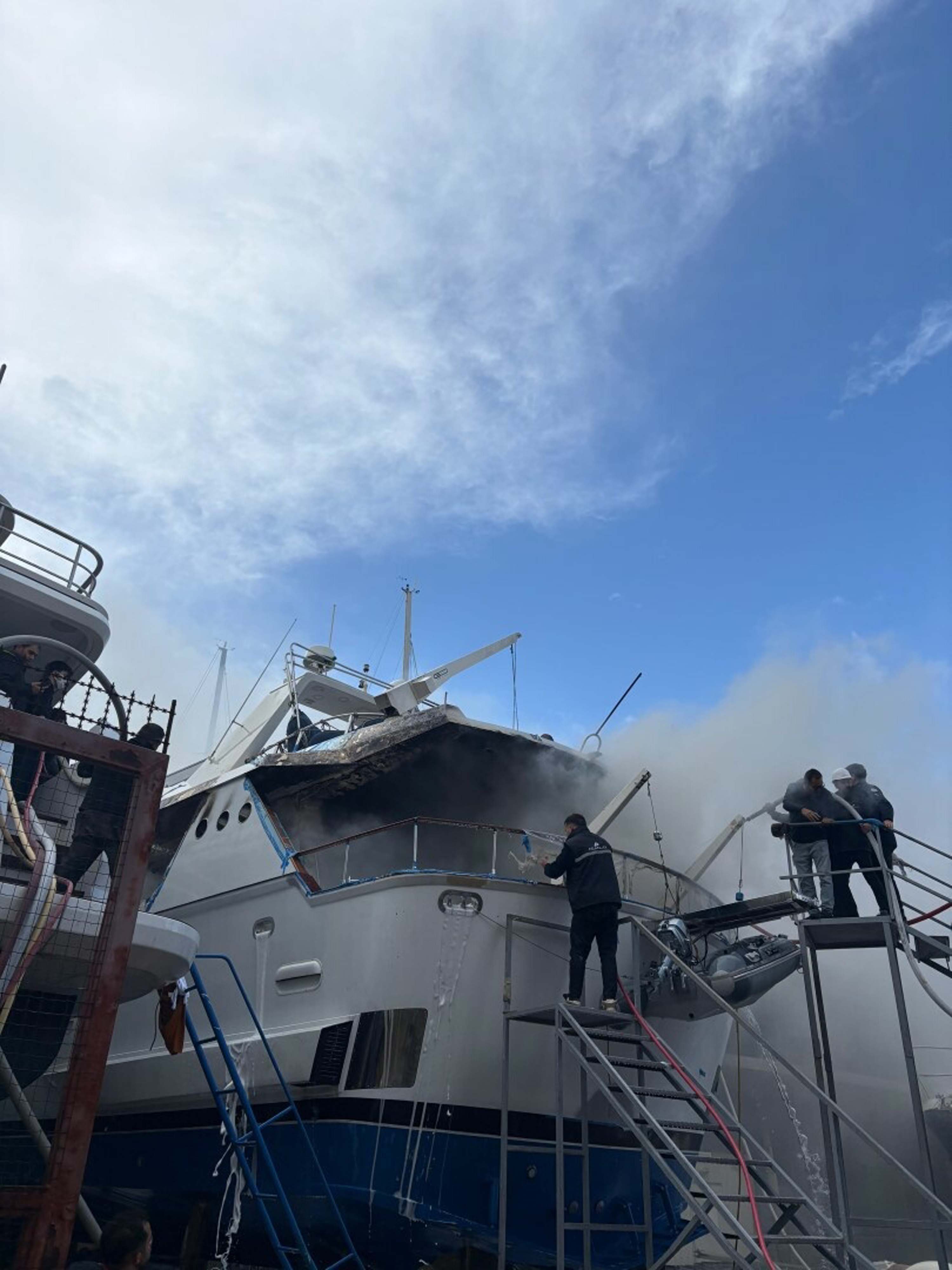 Trabzonspor'un eski başkanın yatı Bodrum'da yandı