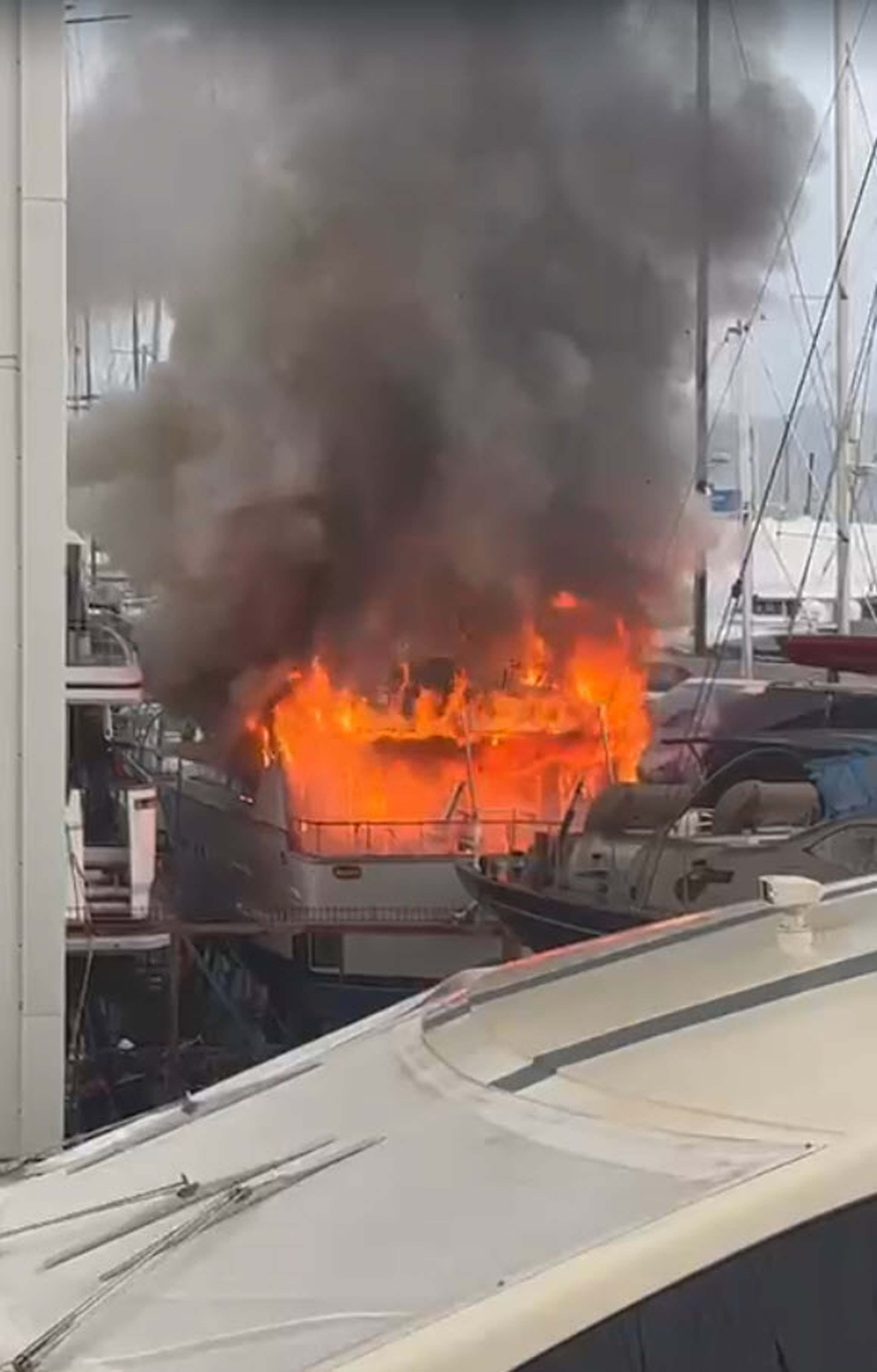 Trabzonspor'un eski başkanın yatı Bodrum'da yandı