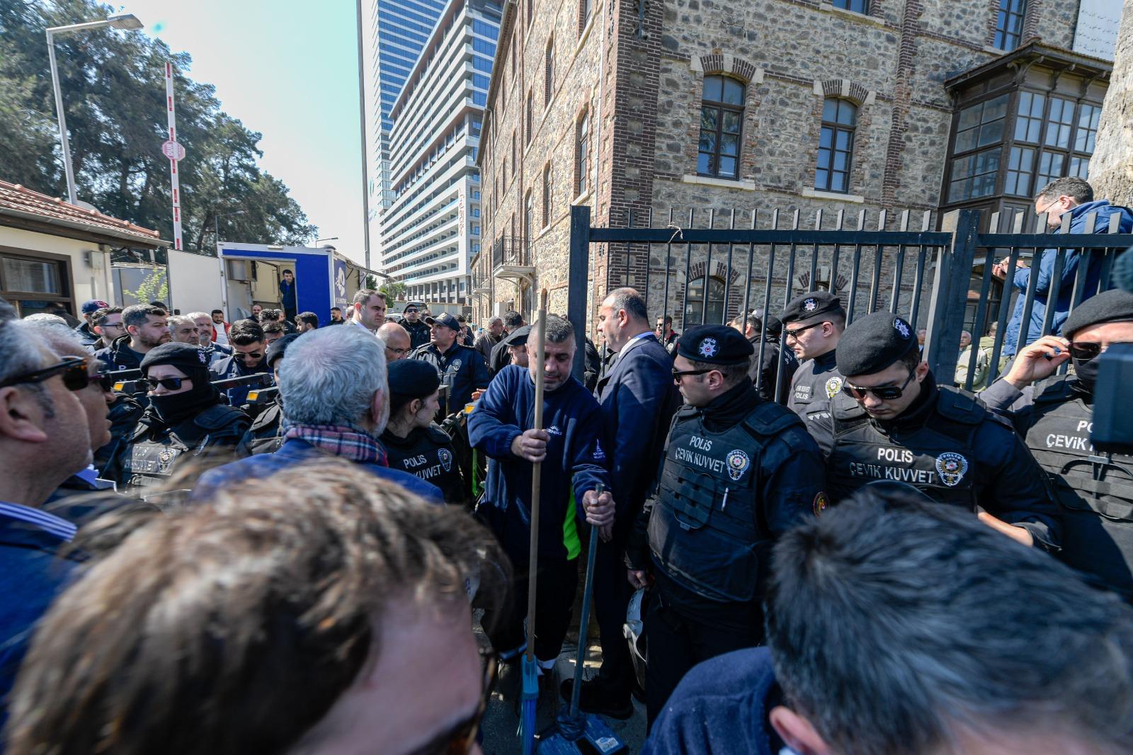 Meslek Fabrikası önünde yaşanan arbede ve polis müdahalesi
