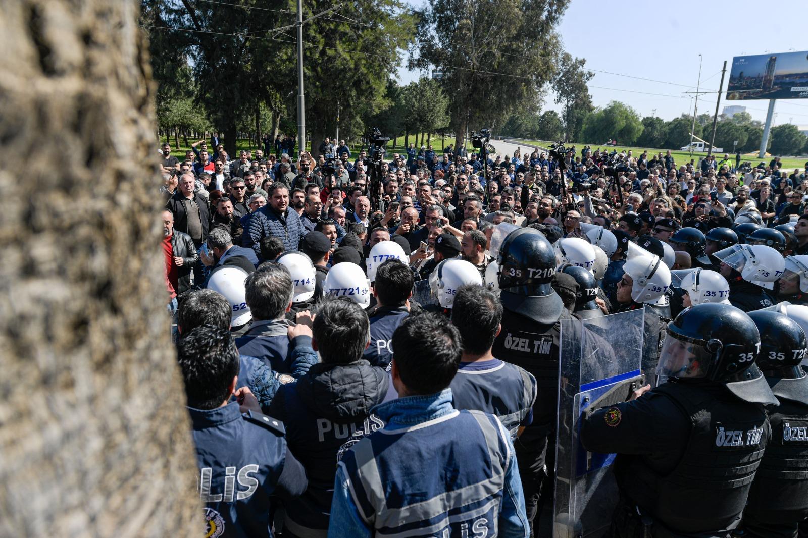 Meslek Fabrikası önünde yaşanan arbede ve polis müdahalesi