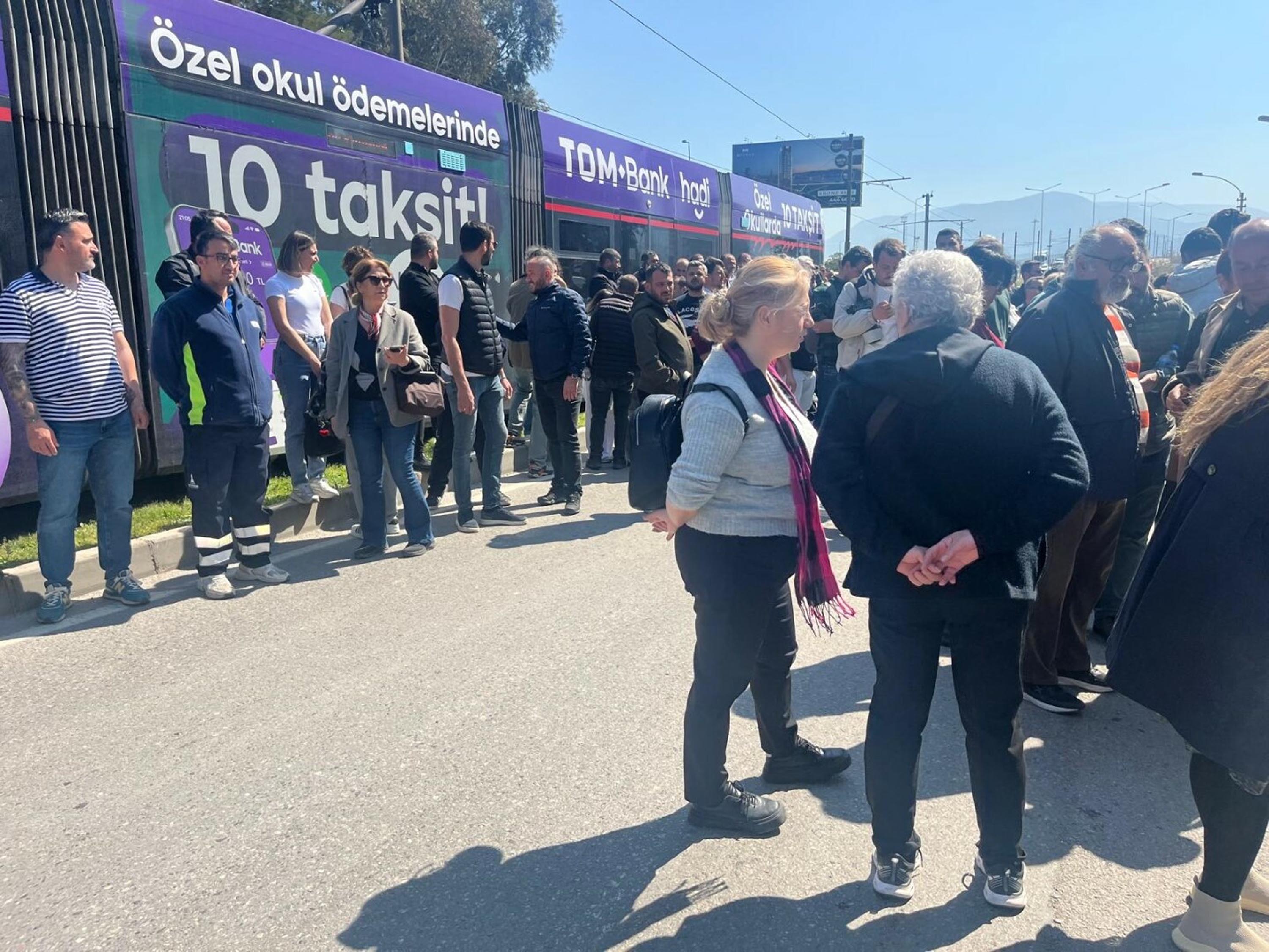 Meslek Fabrikası önünde yaşanan arbede ve polis müdahalesi