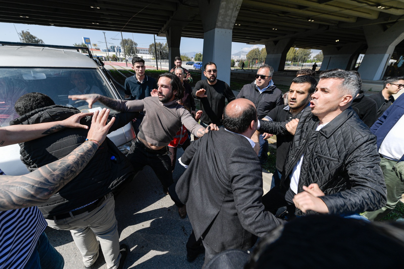 Meslek Fabrikası'nın Atatürk imzalı tapusu polis tarafından indirildi!