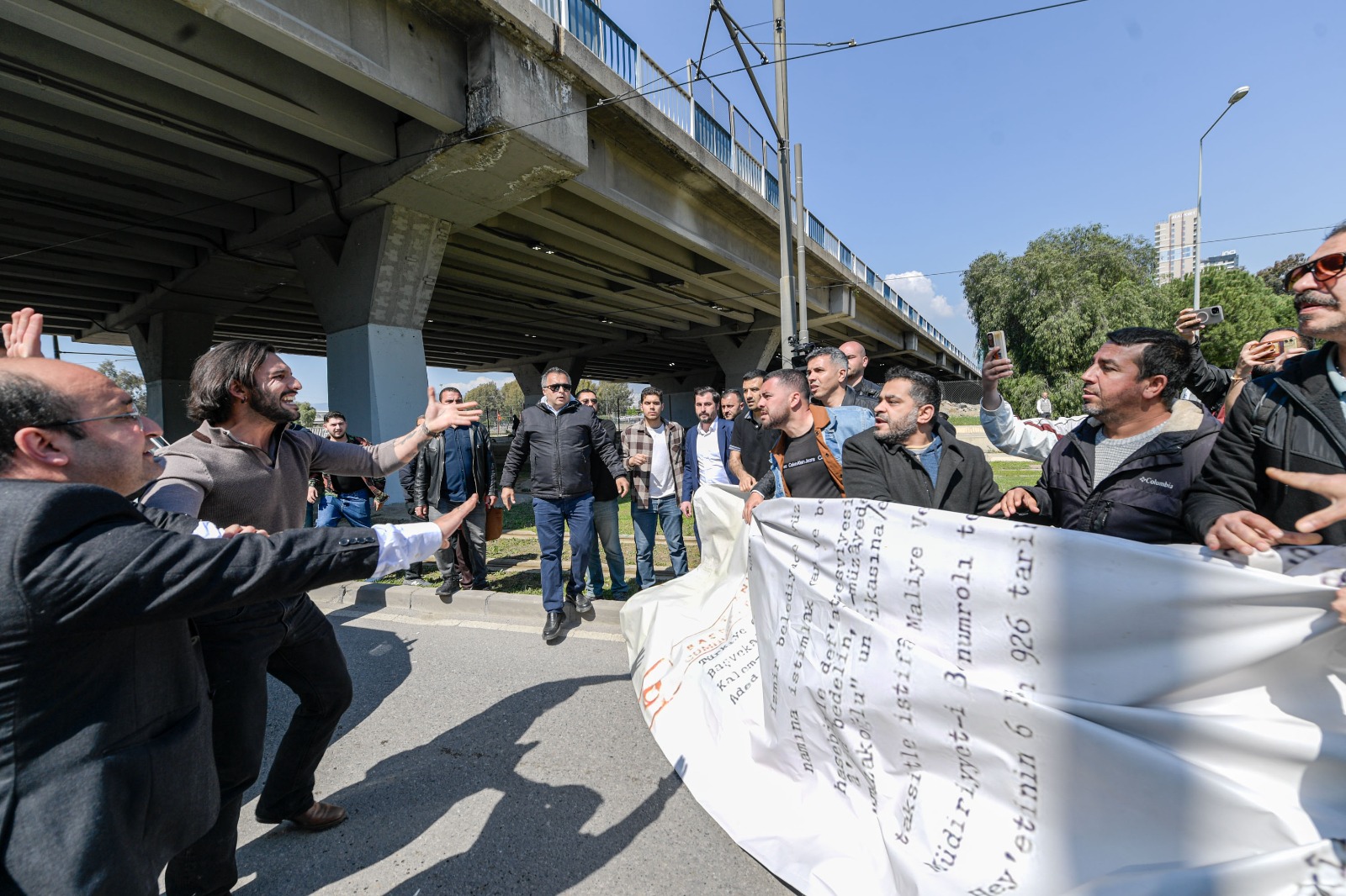 Meslek Fabrikası'nın Atatürk imzalı tapusu polis tarafından indirildi!