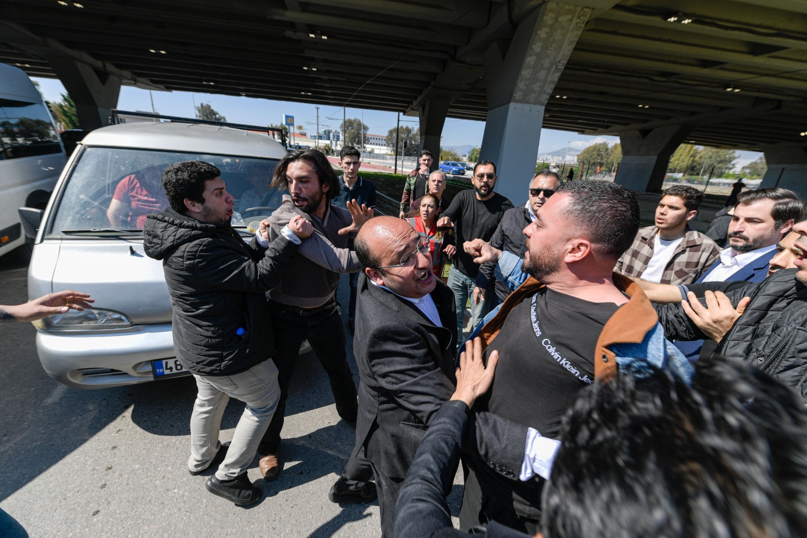 Meslek Fabrikası'nın Atatürk imzalı tapusu polis tarafından indirildi!