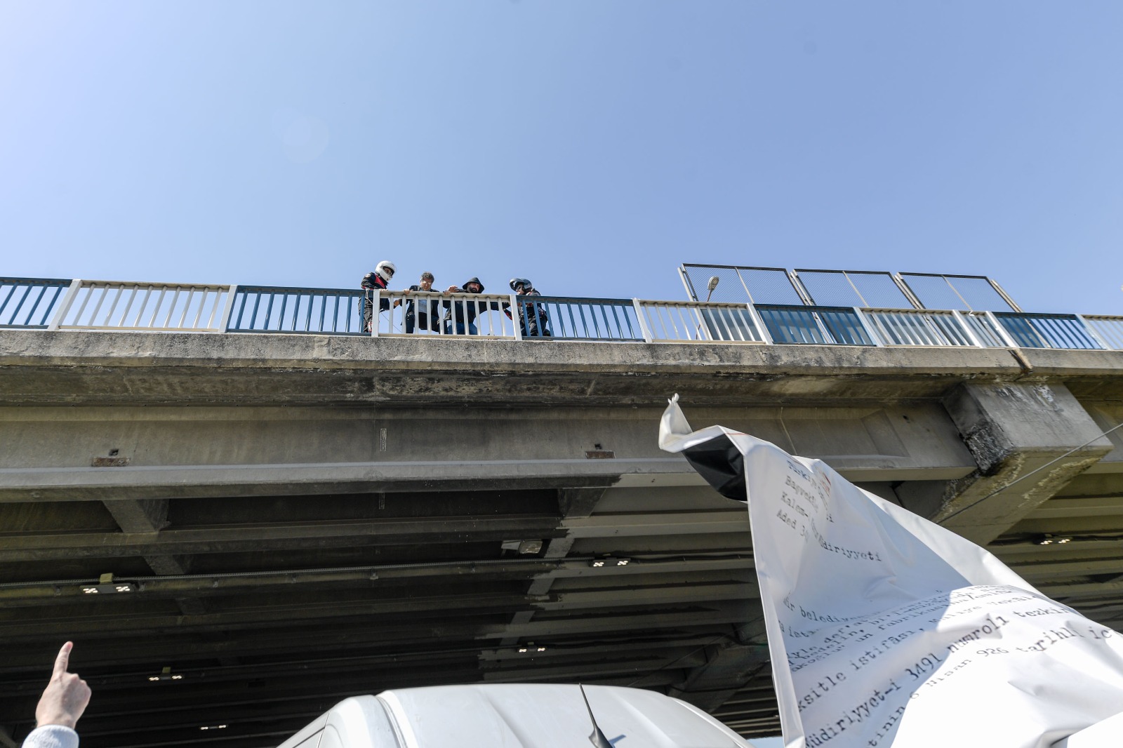 Meslek Fabrikası'nın Atatürk imzalı tapusu polis tarafından indirildi!