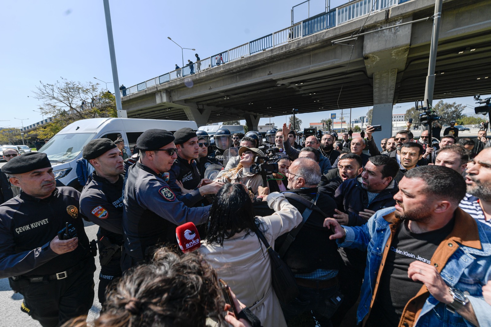 Meslek Fabrikası'nın Atatürk imzalı tapusu polis tarafından indirildi!