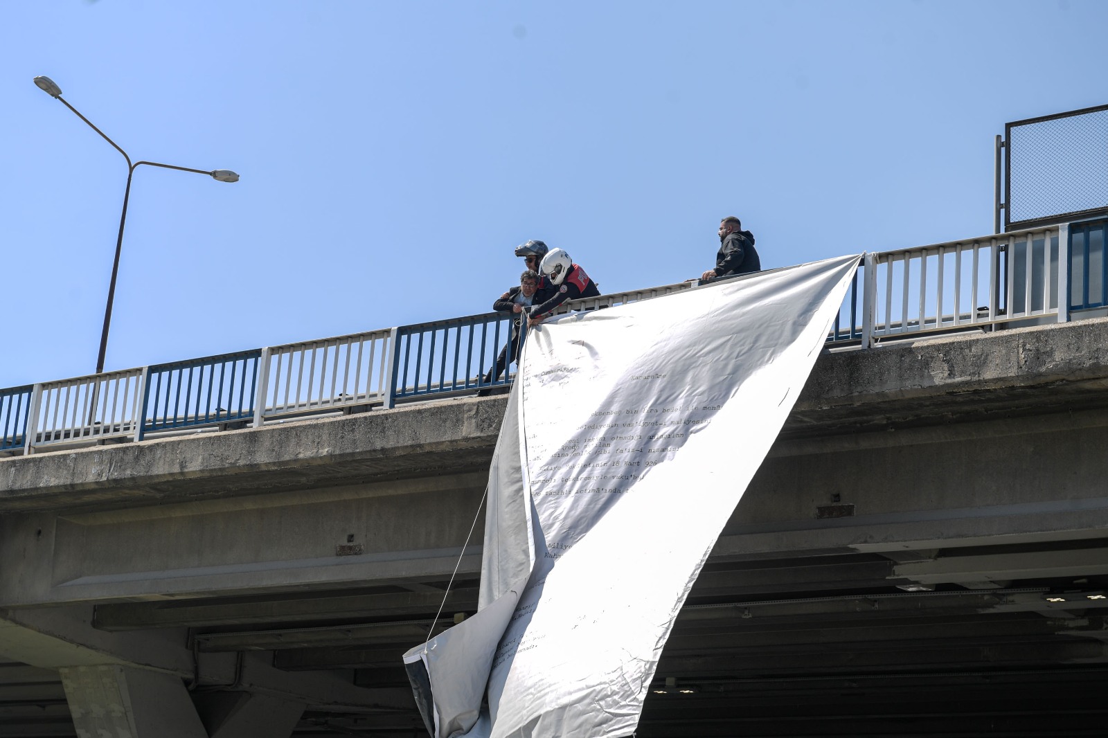 Meslek Fabrikası'nın Atatürk imzalı tapusu polis tarafından indirildi!