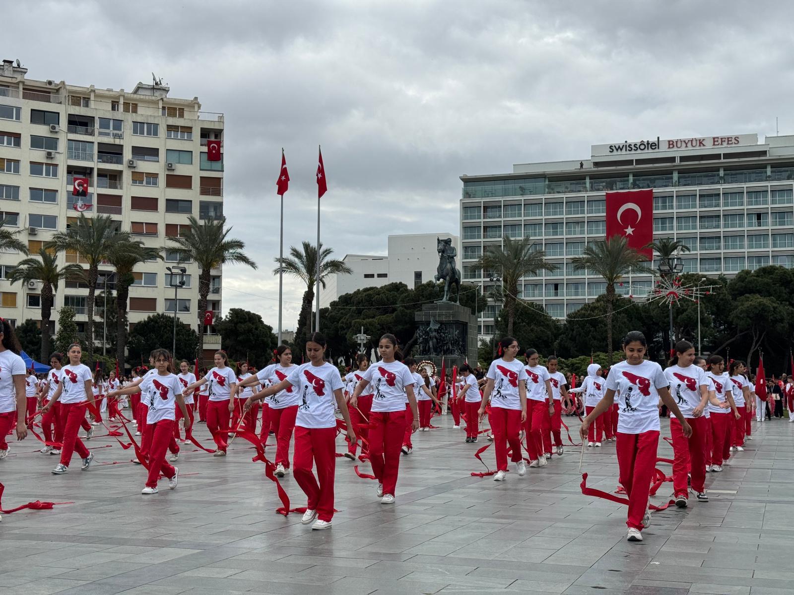 İzmir'de 23 Nisan coşkusu