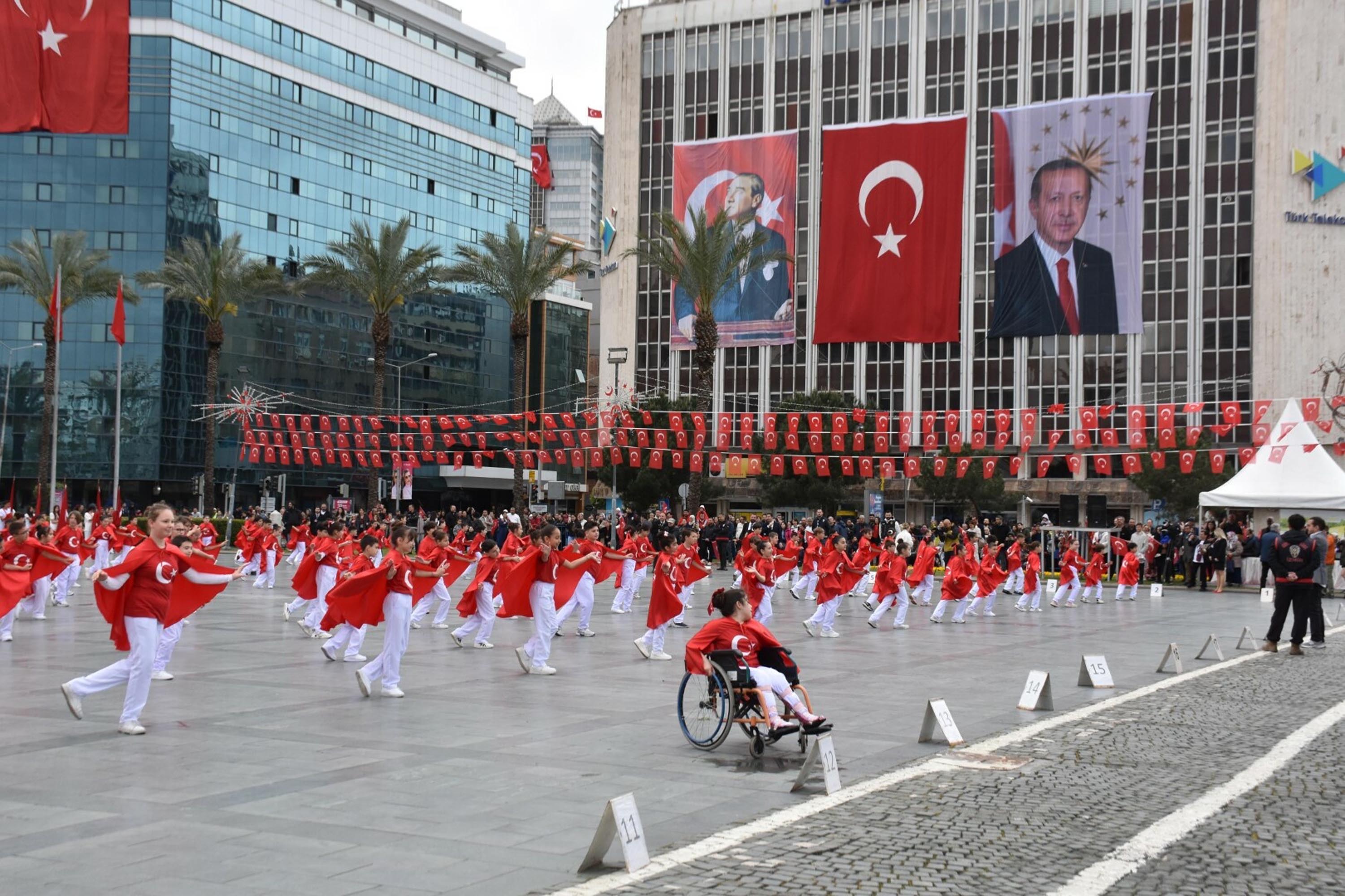 İzmir'de 23 Nisan coşkusu