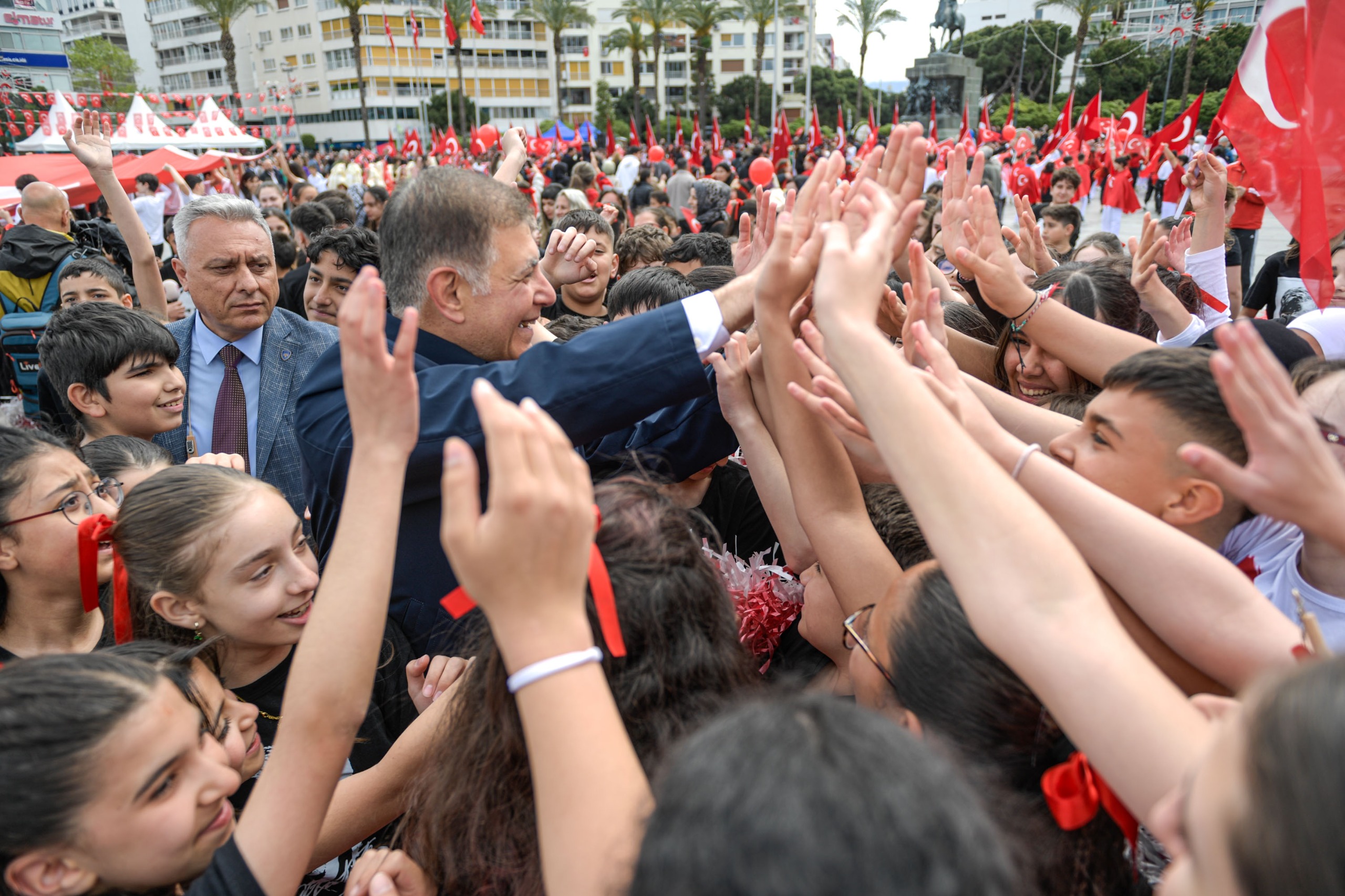 İzmir'de 23 Nisan coşkusu