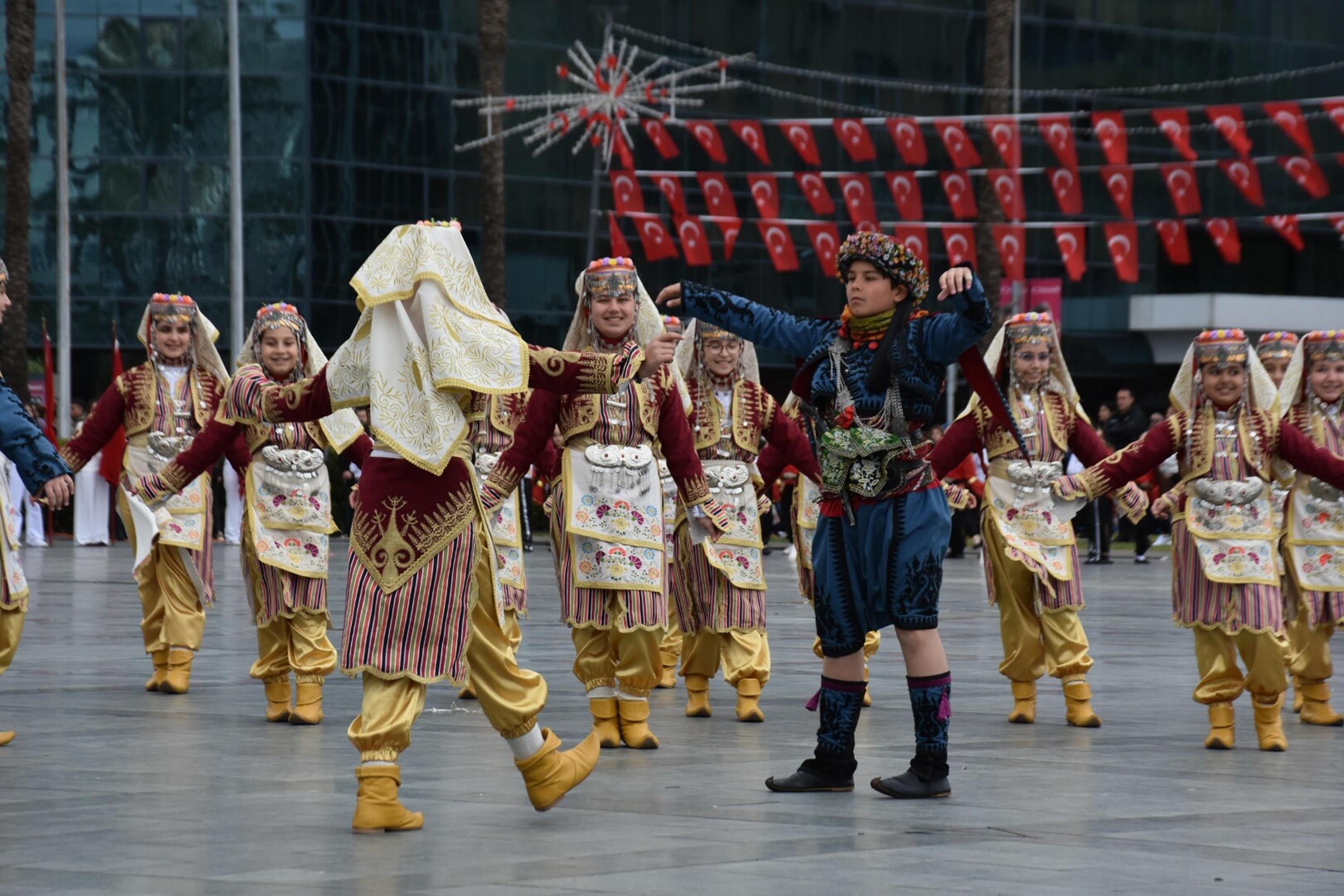 İzmir'de 23 Nisan coşkusu