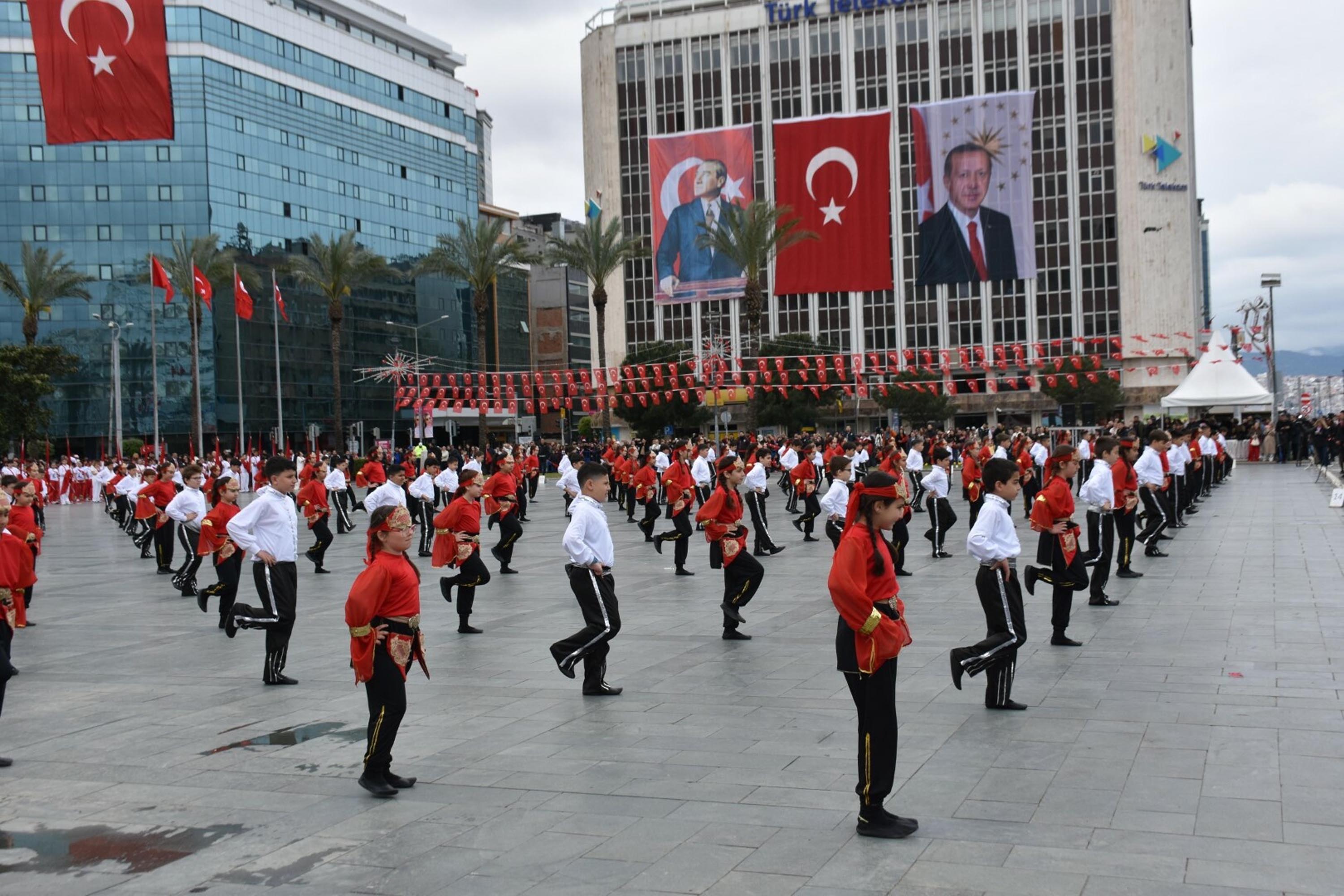 İzmir'de 23 Nisan coşkusu