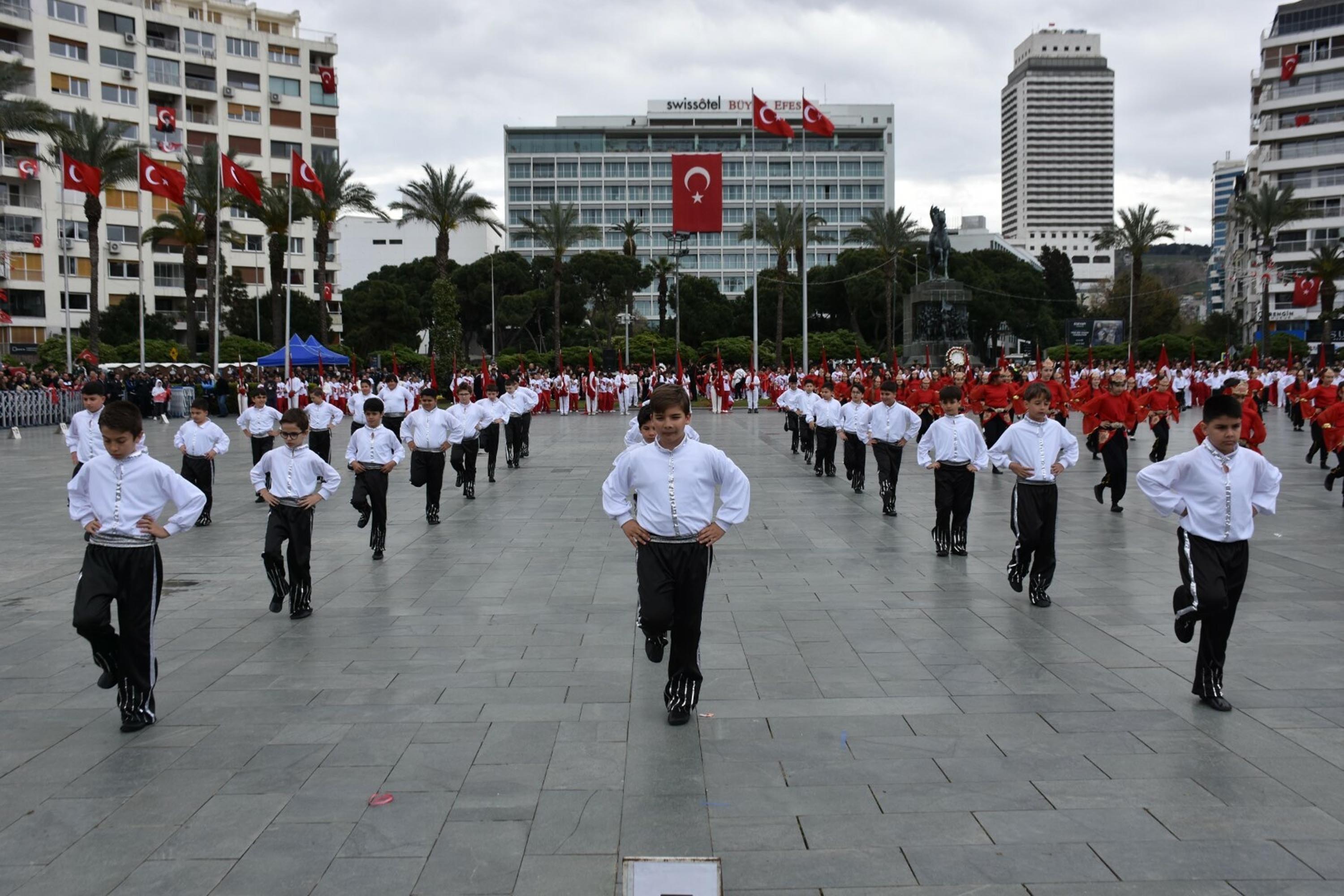 İzmir'de 23 Nisan coşkusu