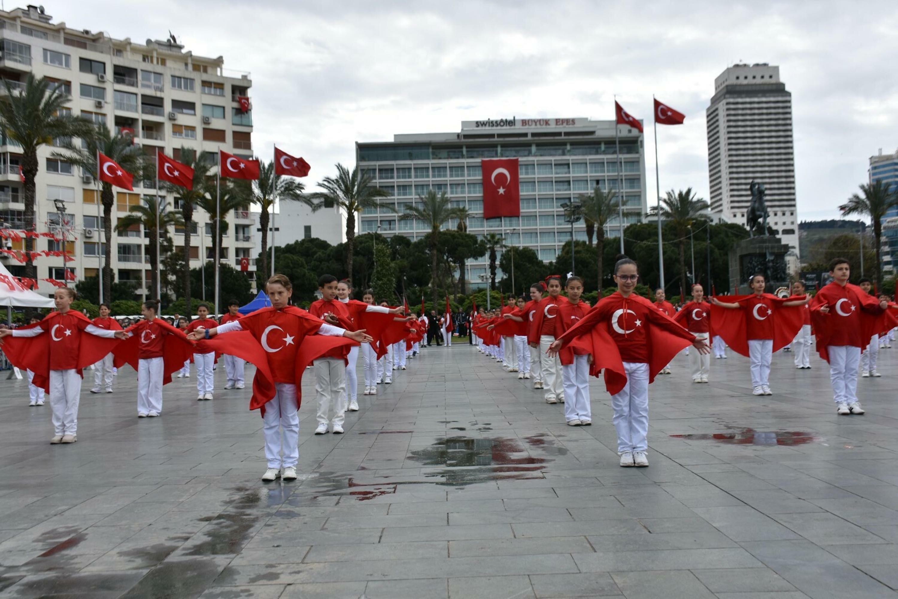 İzmir'de 23 Nisan coşkusu