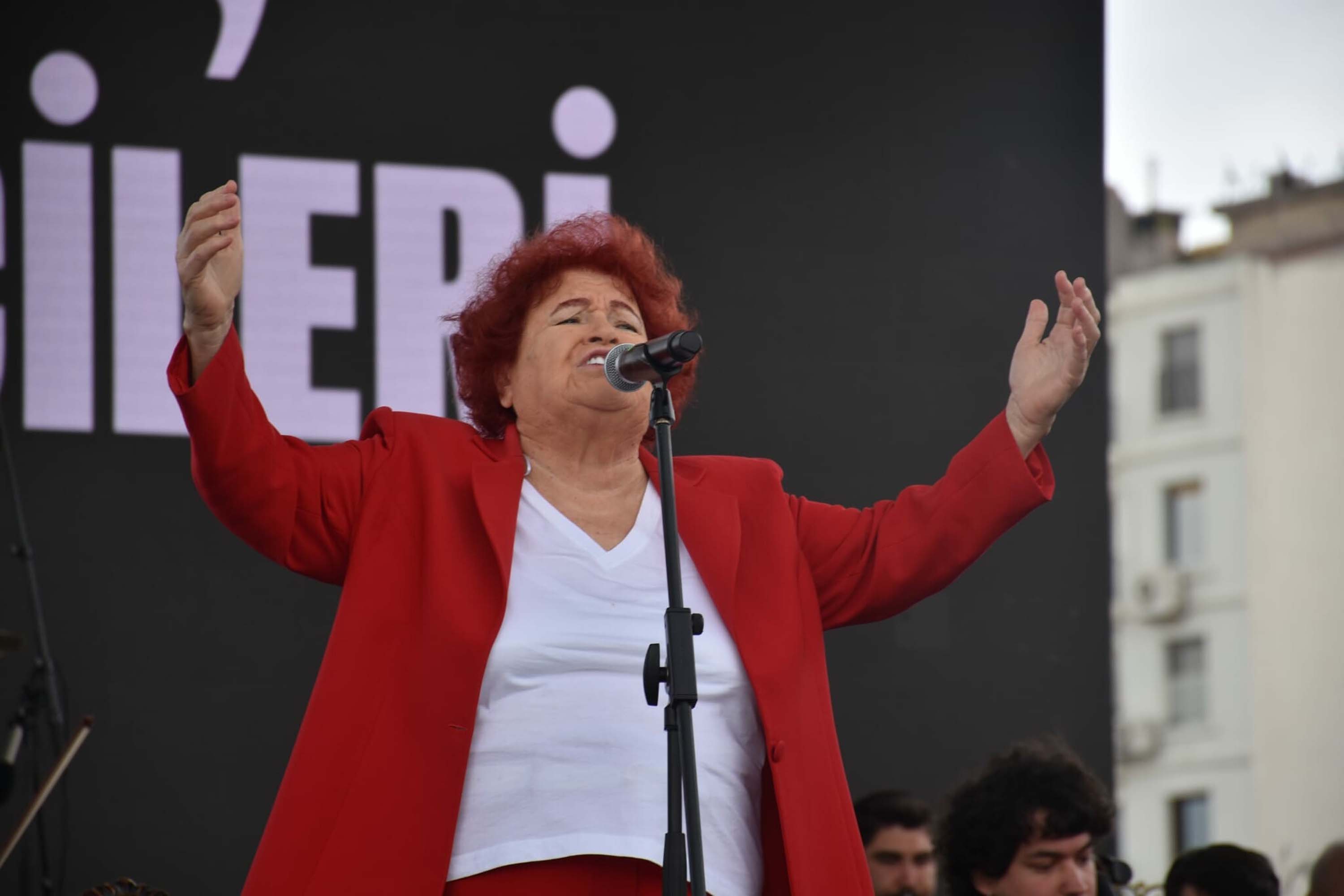 İzmir'de 1 Mayıs Emek ve Dayanışma Günü kutlandı