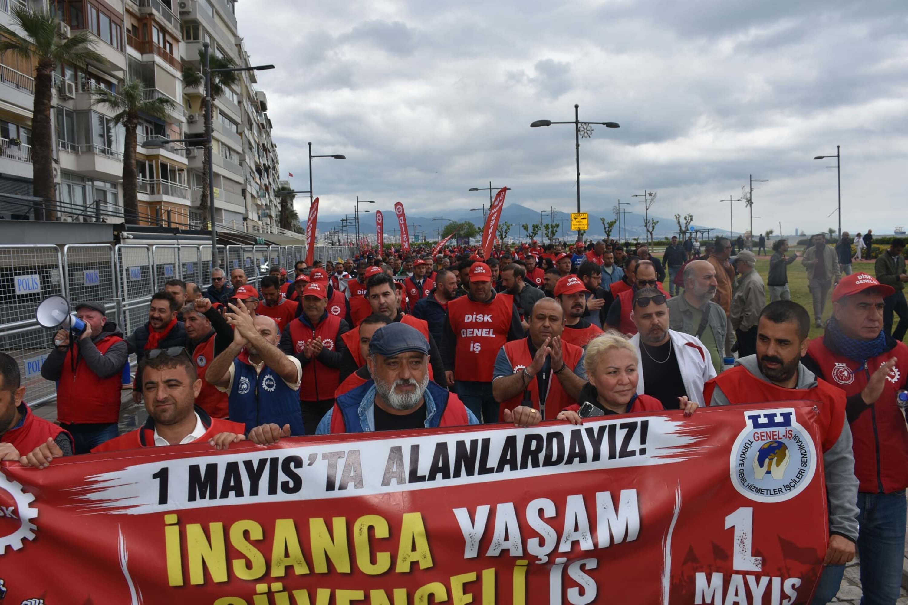 İzmir'de 1 Mayıs Emek ve Dayanışma Günü kutlandı