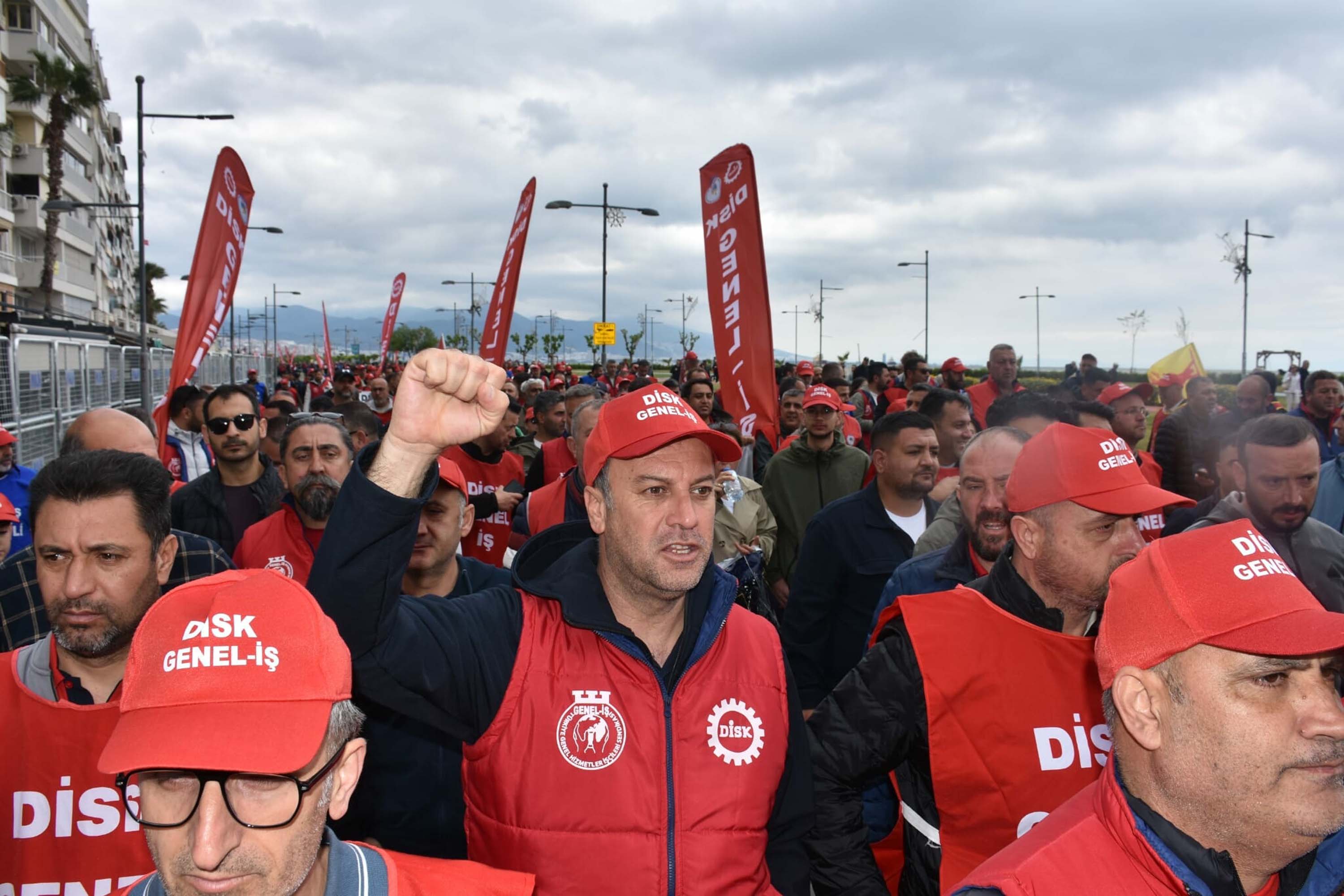 İzmir'de 1 Mayıs Emek ve Dayanışma Günü kutlandı