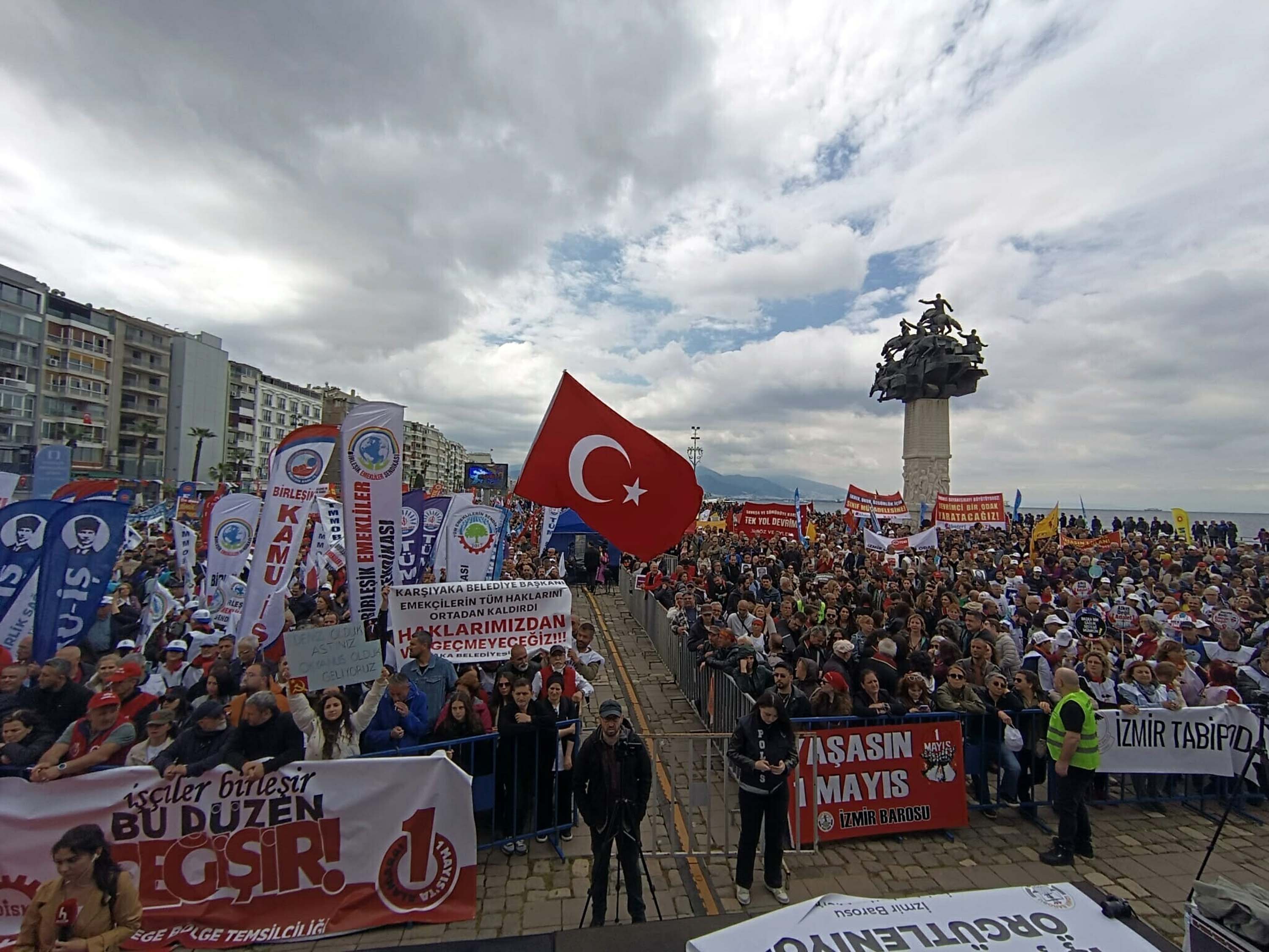 İzmir'de 1 Mayıs Emek ve Dayanışma Günü kutlandı
