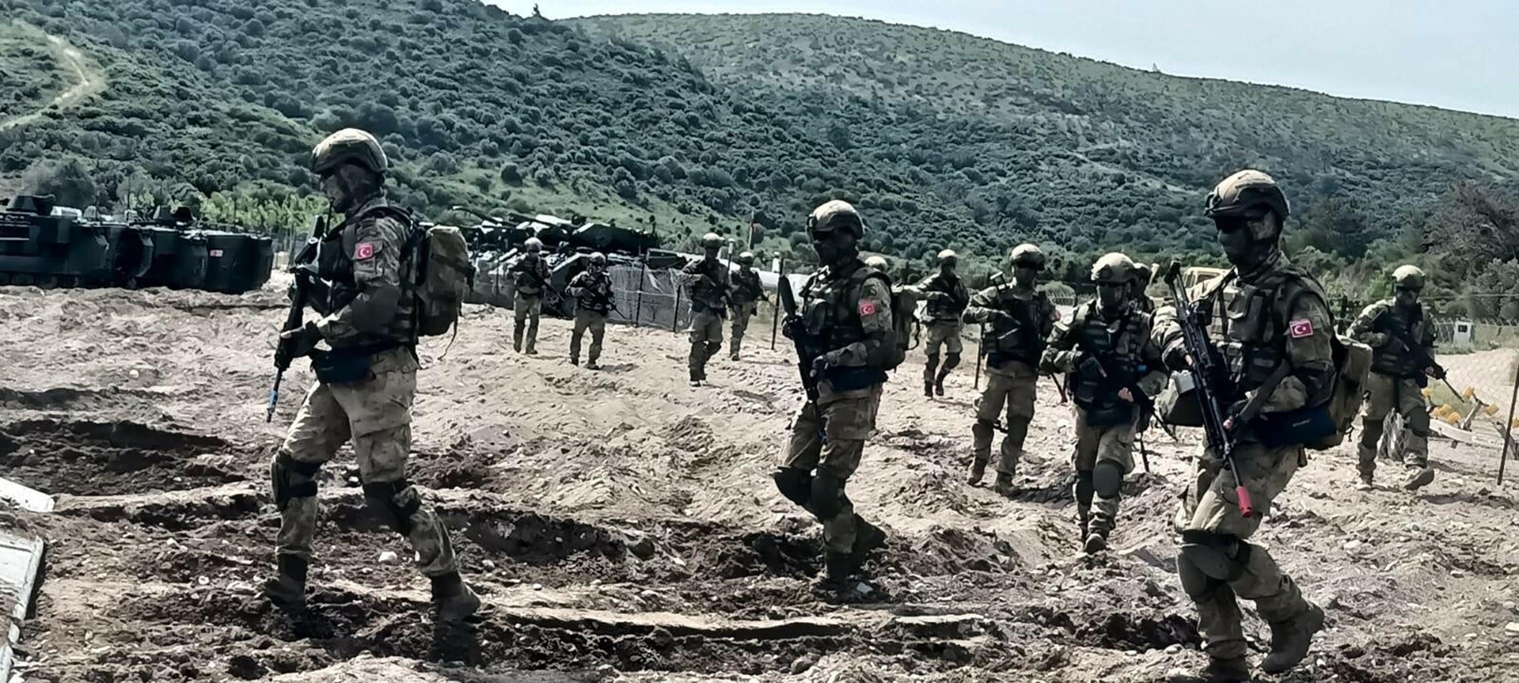 EFES-2026 Tatbikatı kapsamında iki çıkarma gemisi ile koya çıkarma yapıldı