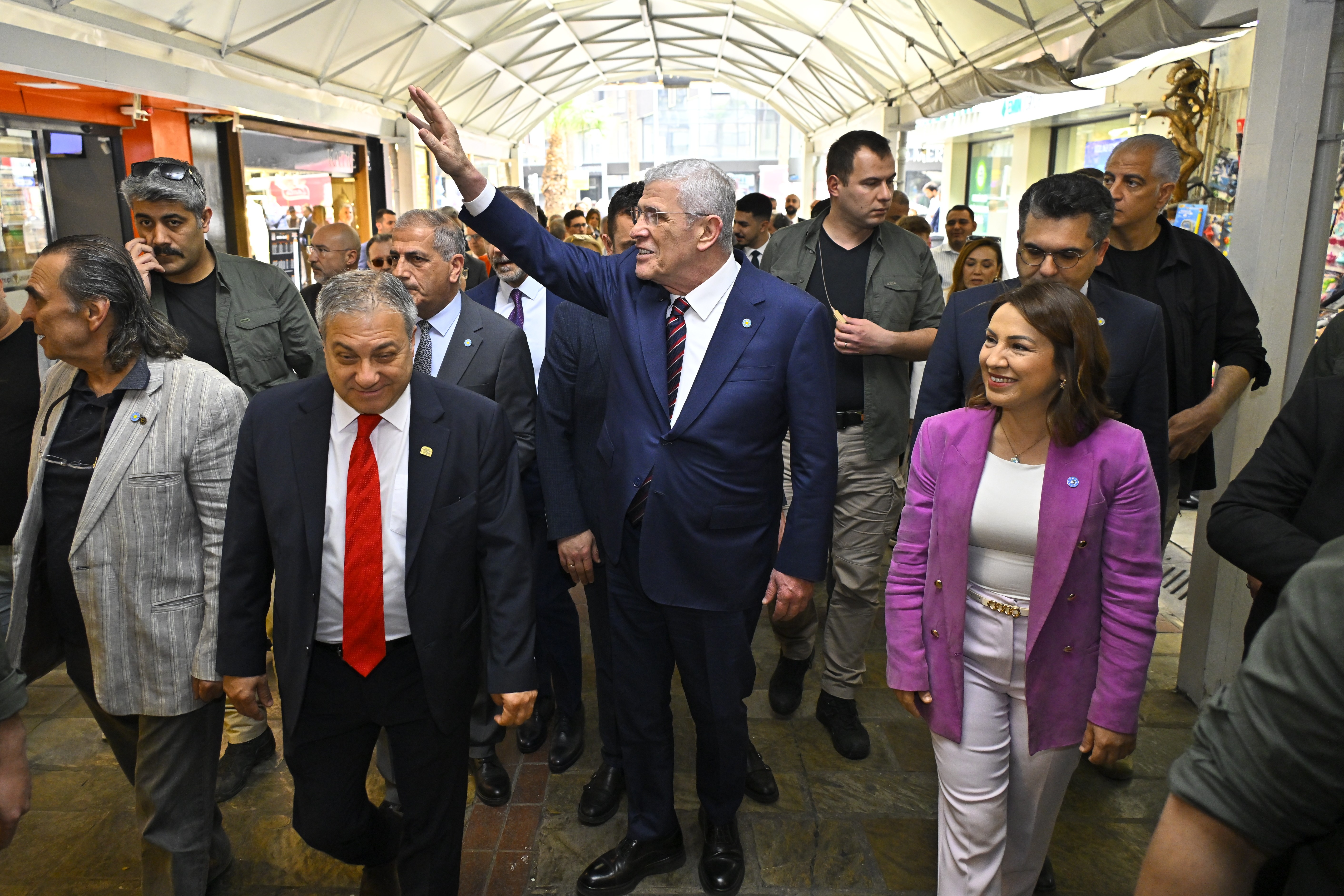 Dervişoğlu'ndan İzmir'de esnaf ziyareti 