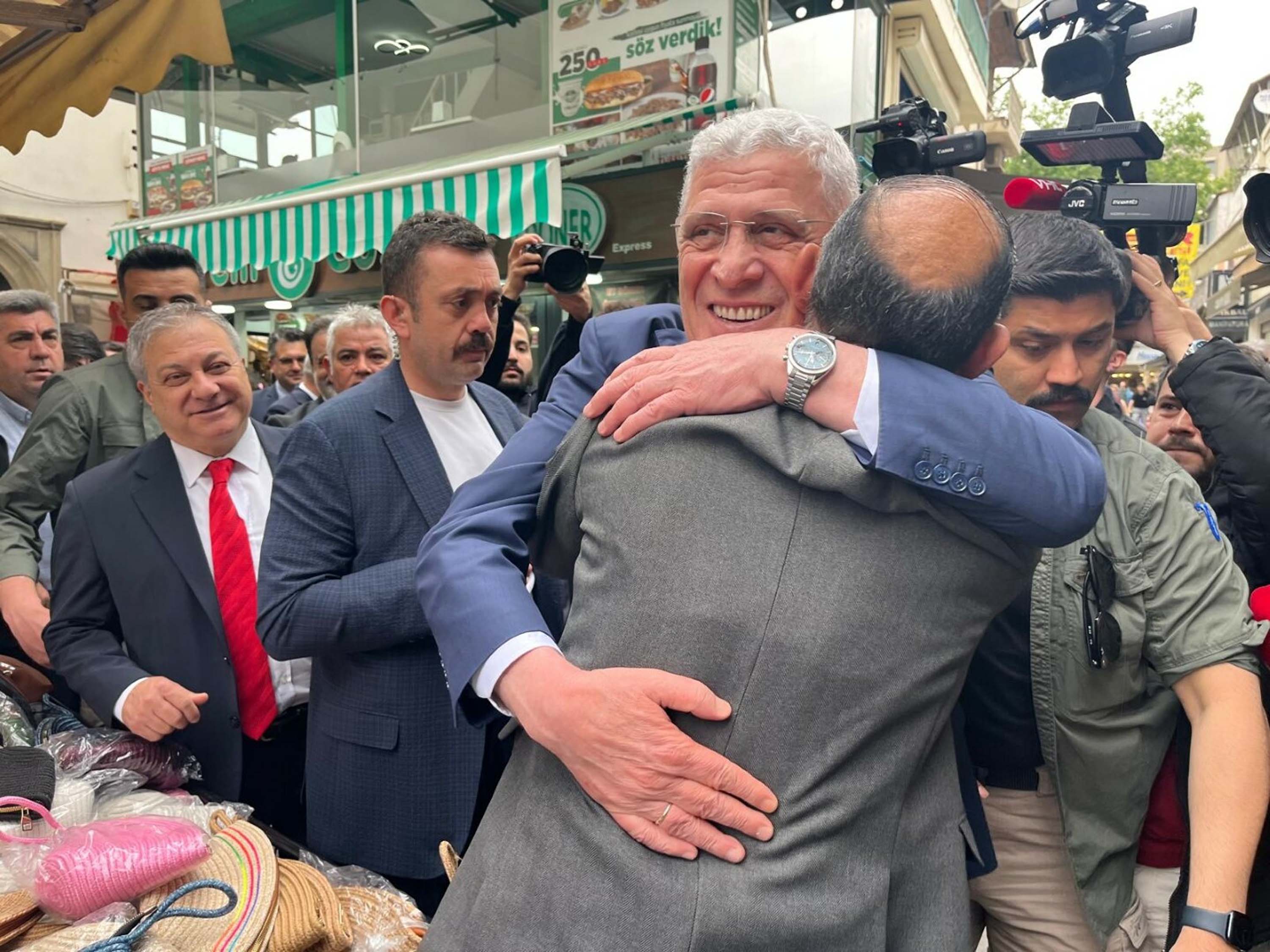 Dervişoğlu'ndan İzmir'de esnaf ziyareti 