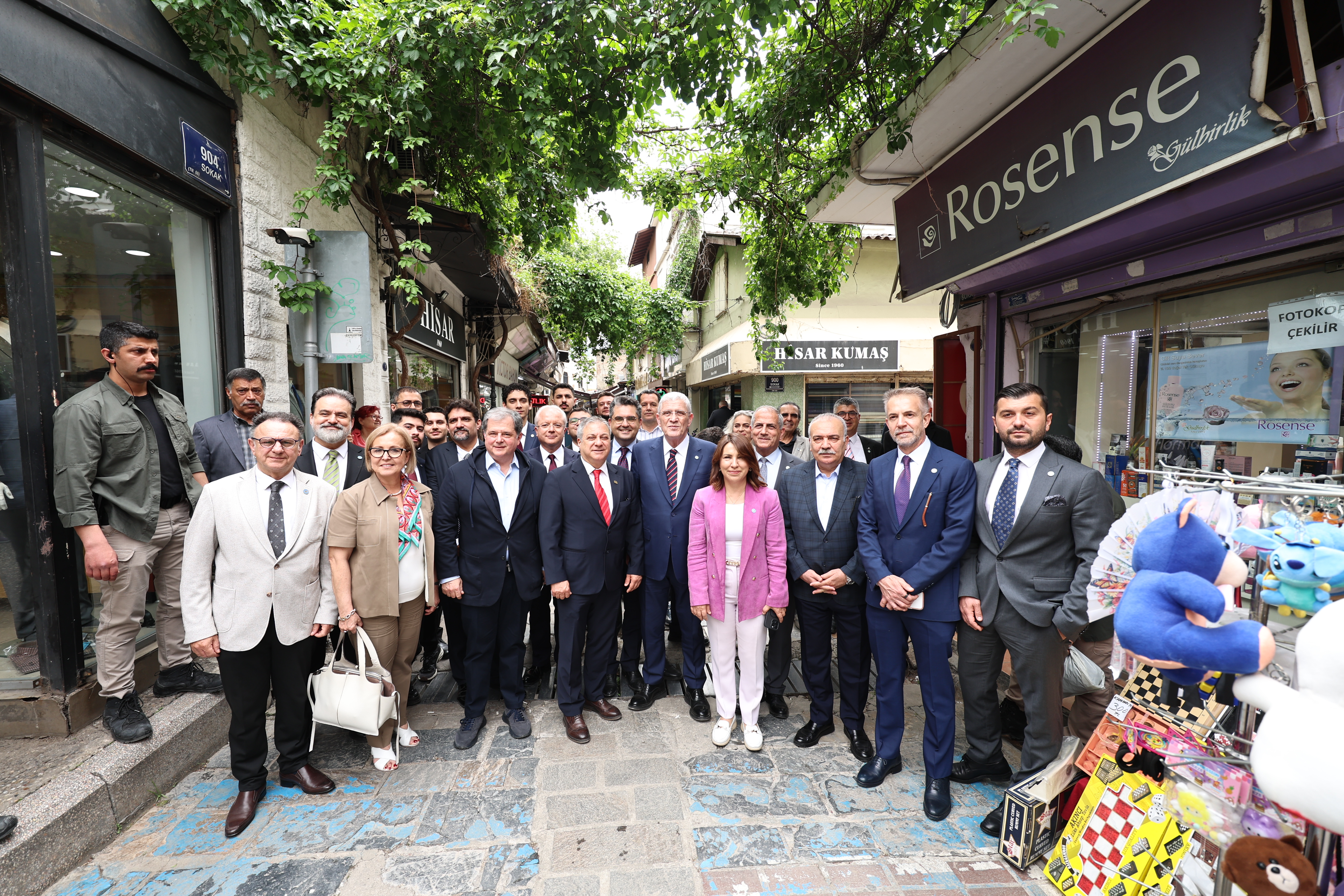 Dervişoğlu'ndan İzmir'de esnaf ziyareti 