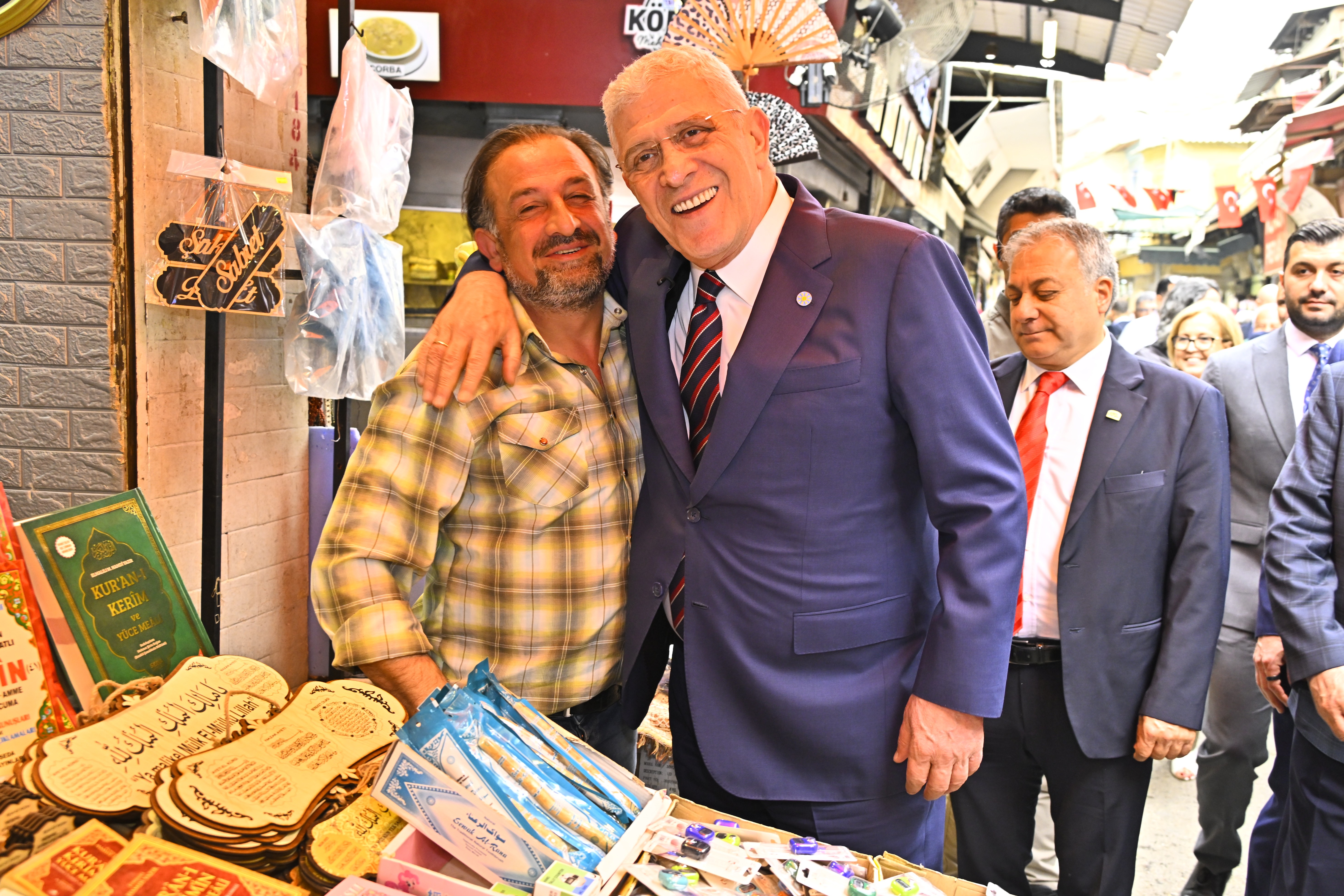 Dervişoğlu'ndan İzmir'de esnaf ziyareti 