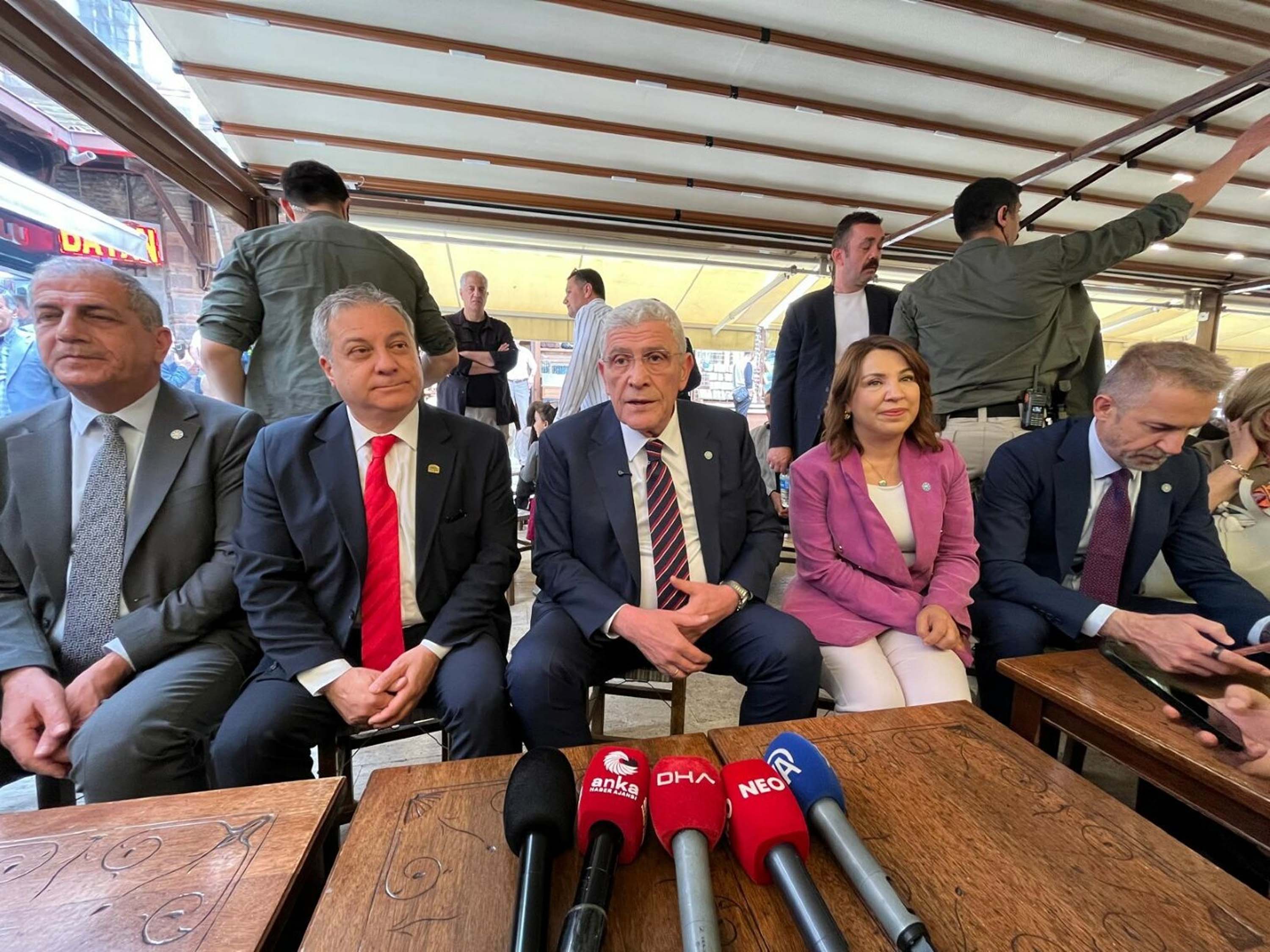 Dervişoğlu'ndan İzmir'de esnaf ziyareti 
