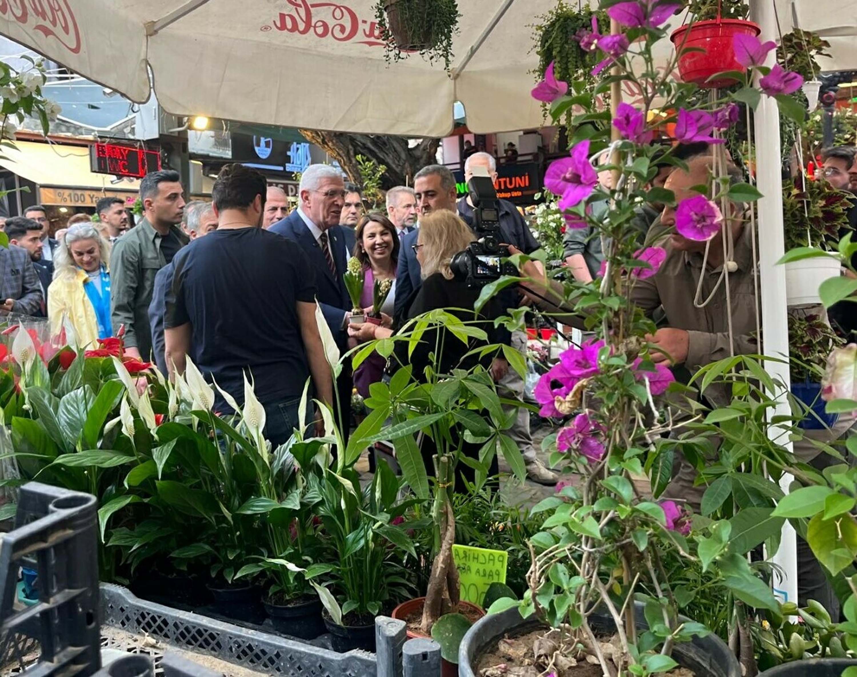 Dervişoğlu'ndan İzmir'de esnaf ziyareti 