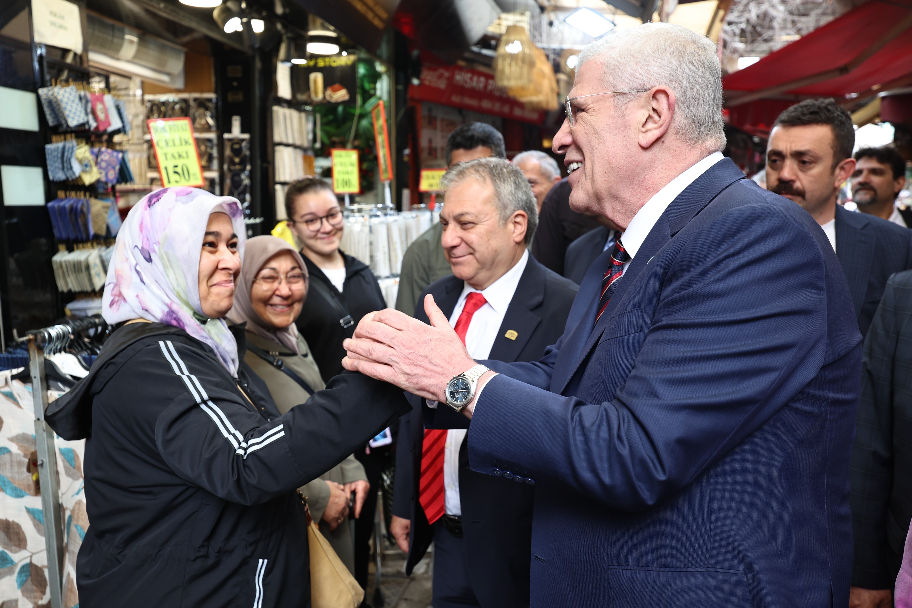 Dervişoğlu'ndan İzmir'de esnaf ziyareti 