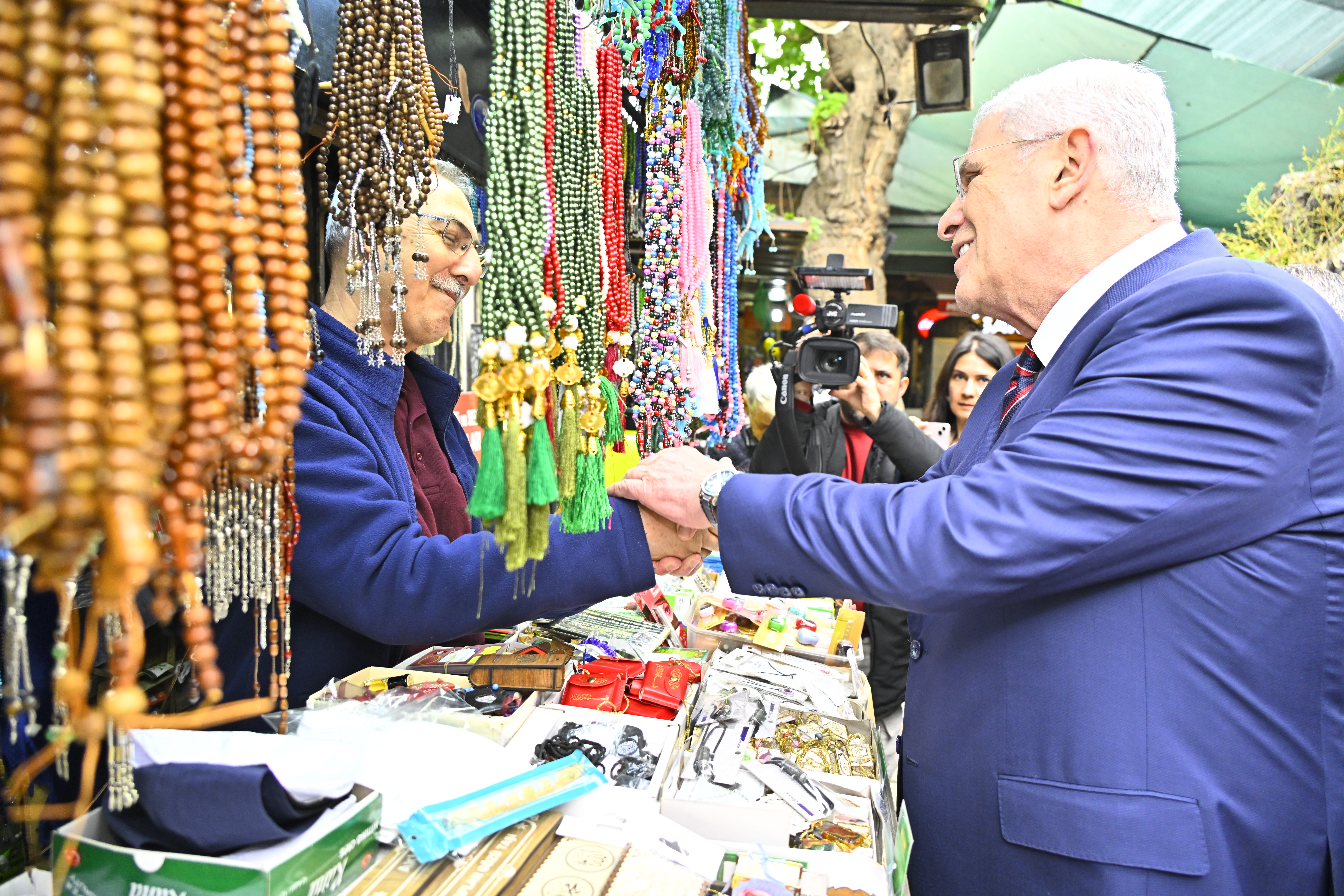 Dervişoğlu'ndan İzmir'de esnaf ziyareti 