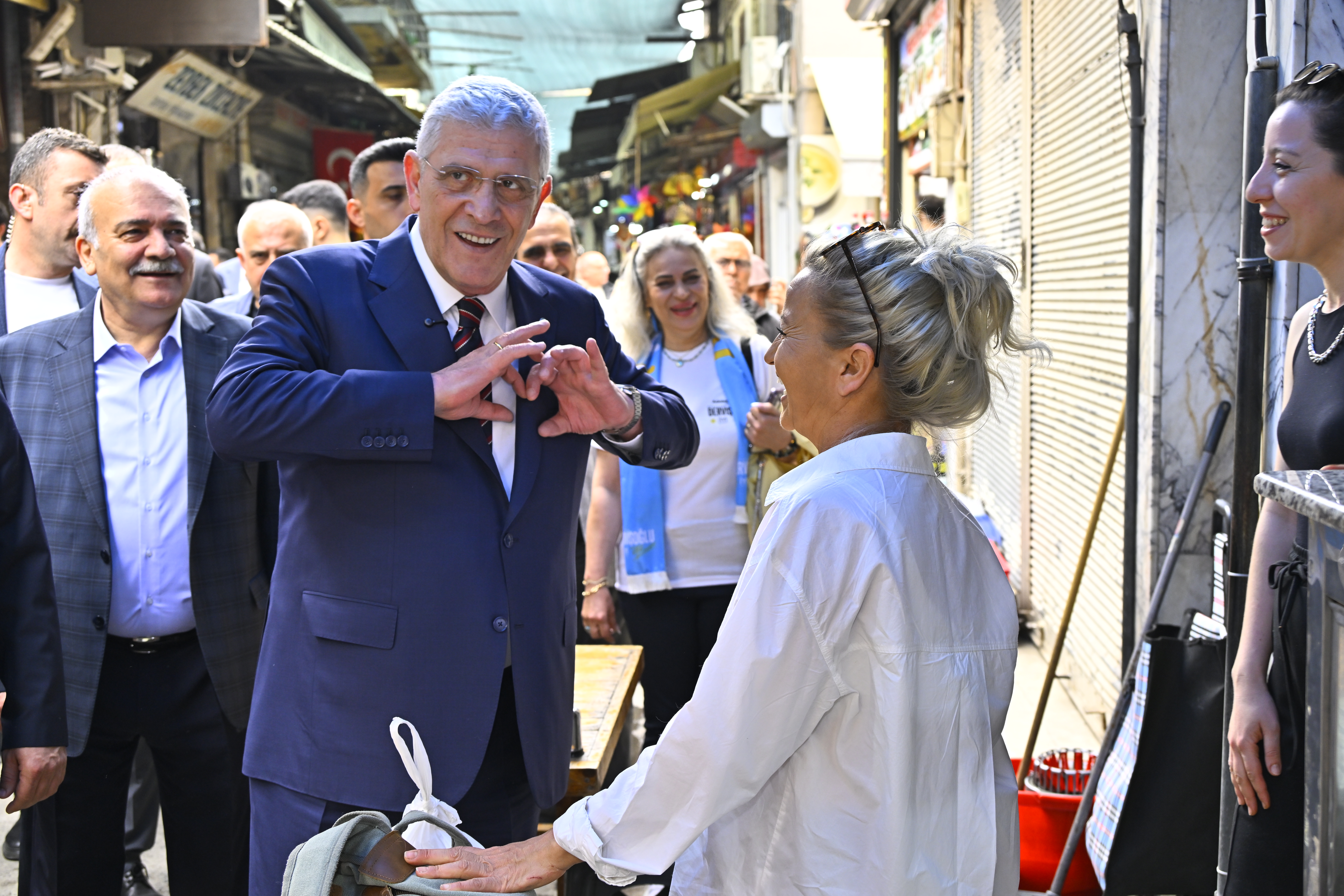 Dervişoğlu'ndan İzmir'de esnaf ziyareti 