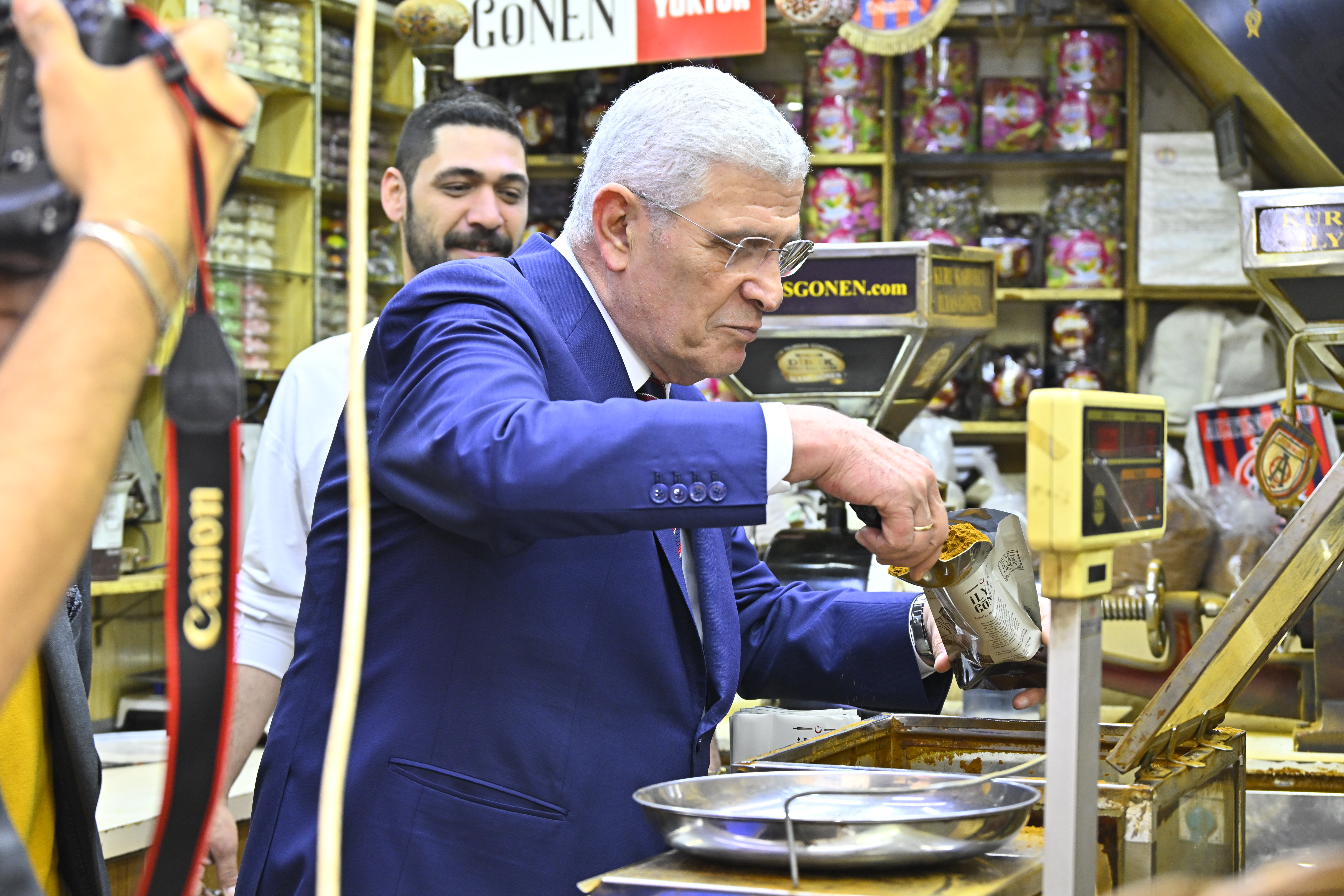 Dervişoğlu'ndan İzmir'de esnaf ziyareti 