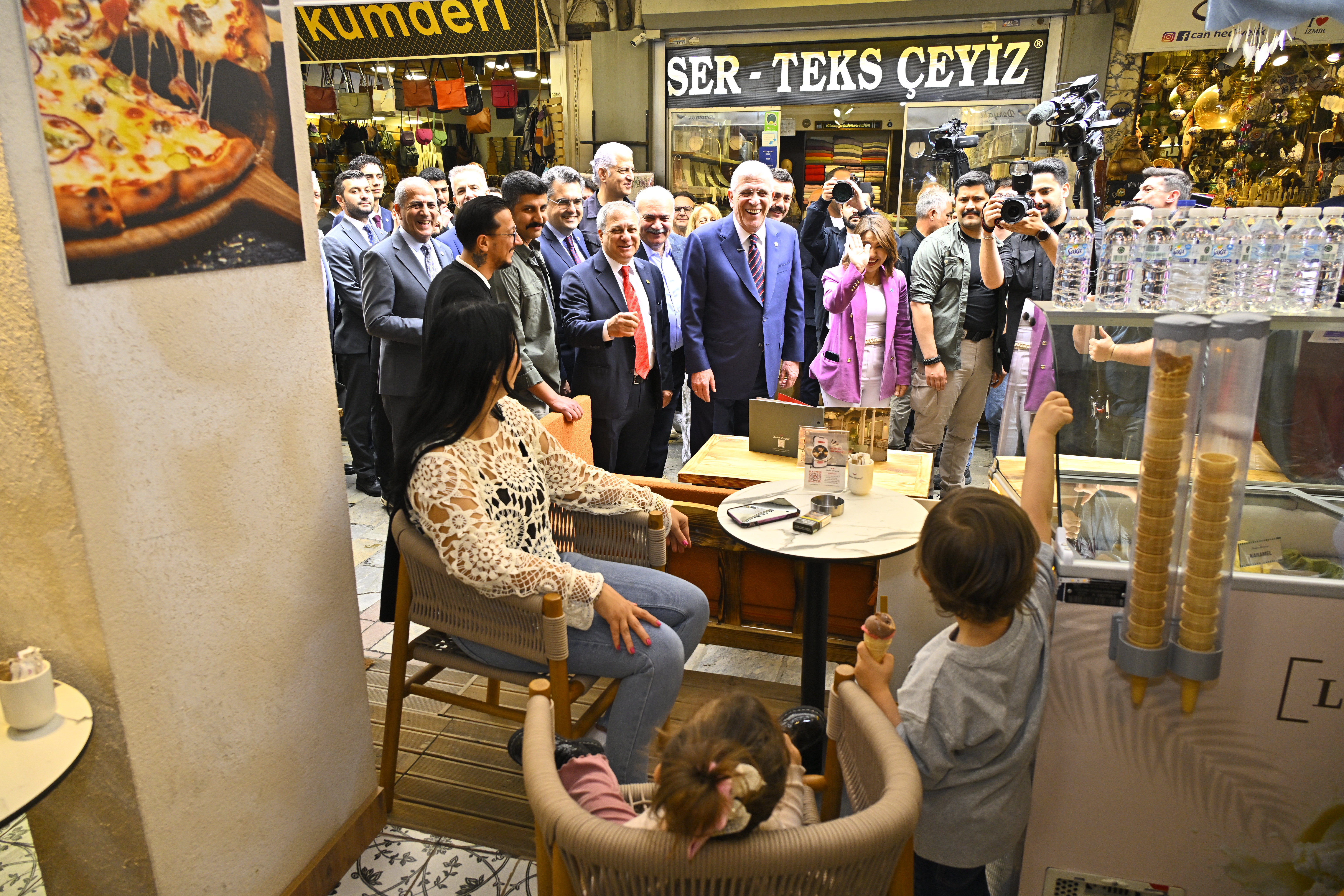 Dervişoğlu'ndan İzmir'de esnaf ziyareti 