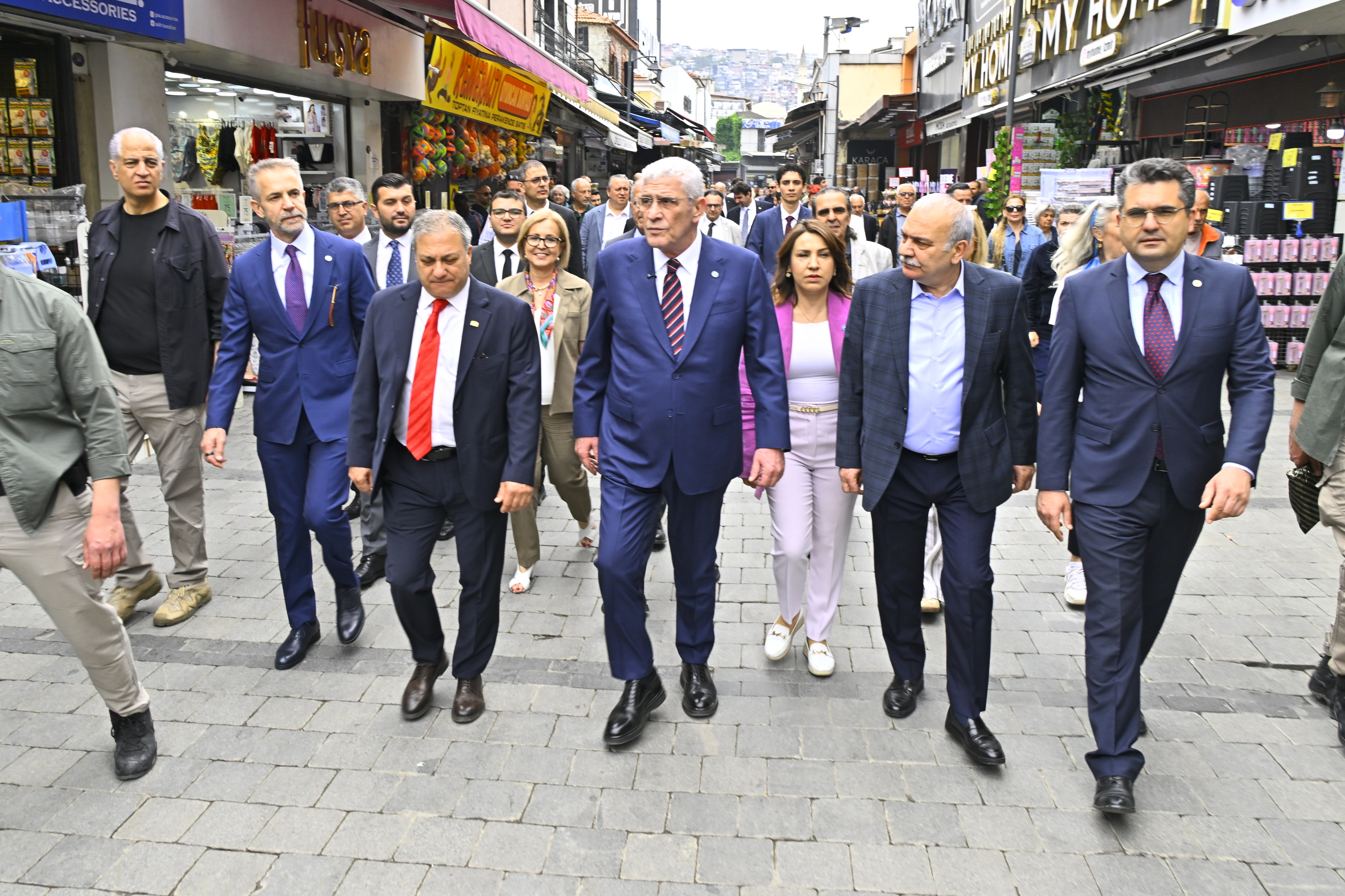 Dervişoğlu'ndan İzmir'de esnaf ziyareti 