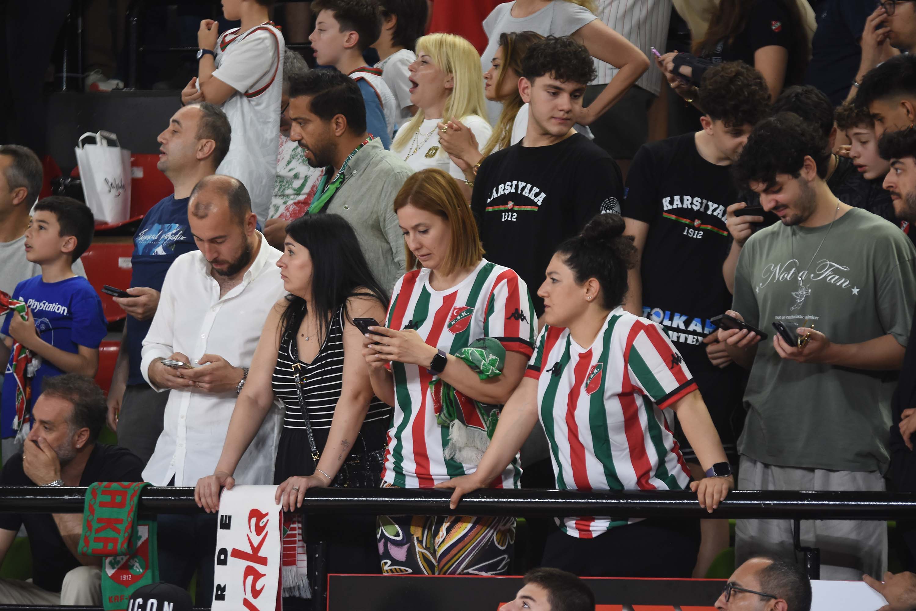Kaf-Kaf, son saniye basketiyle Bursaspor'u yendi ve ligde kaldı