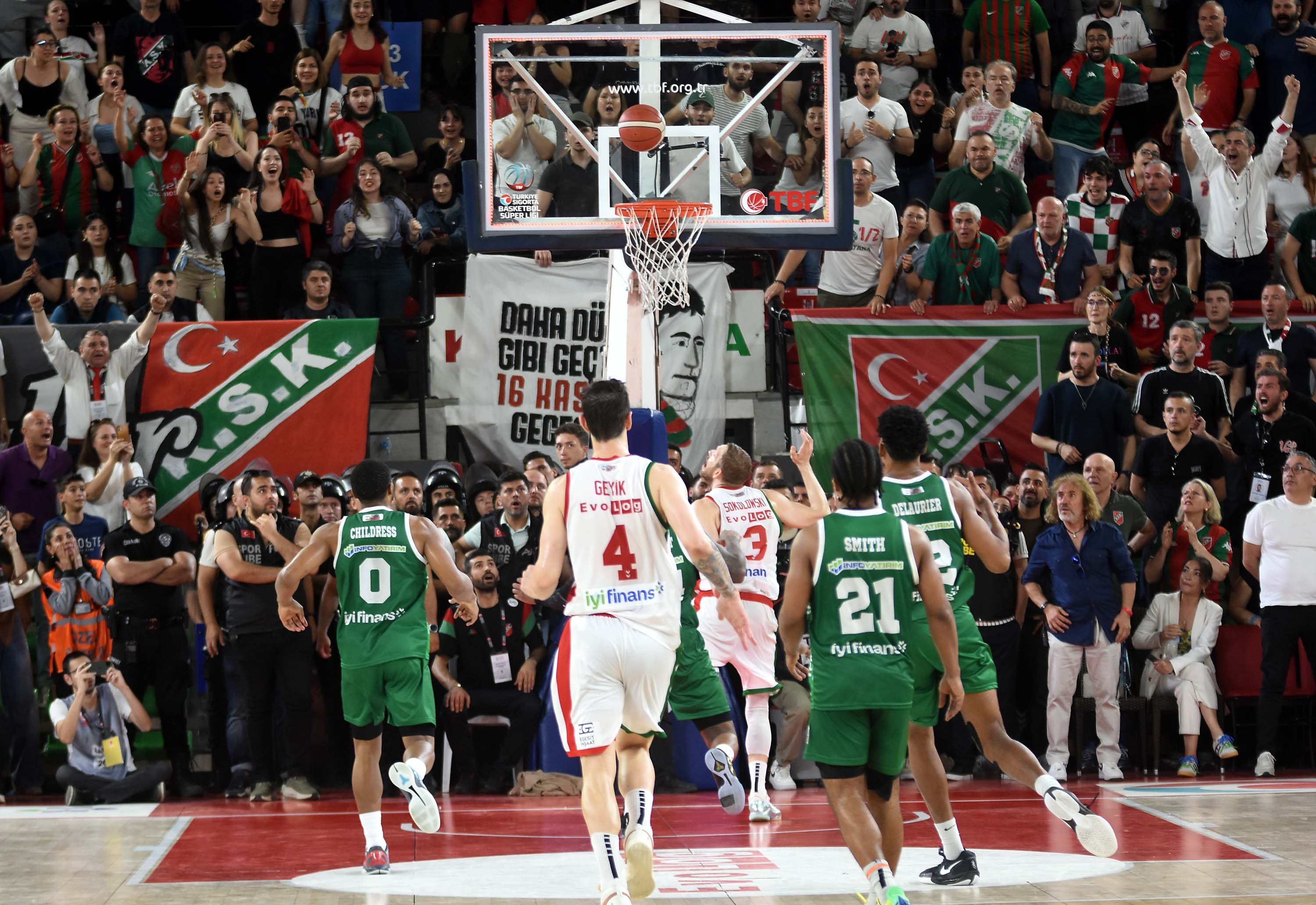 Kaf-Kaf, son saniye basketiyle Bursaspor'u yendi ve ligde kaldı