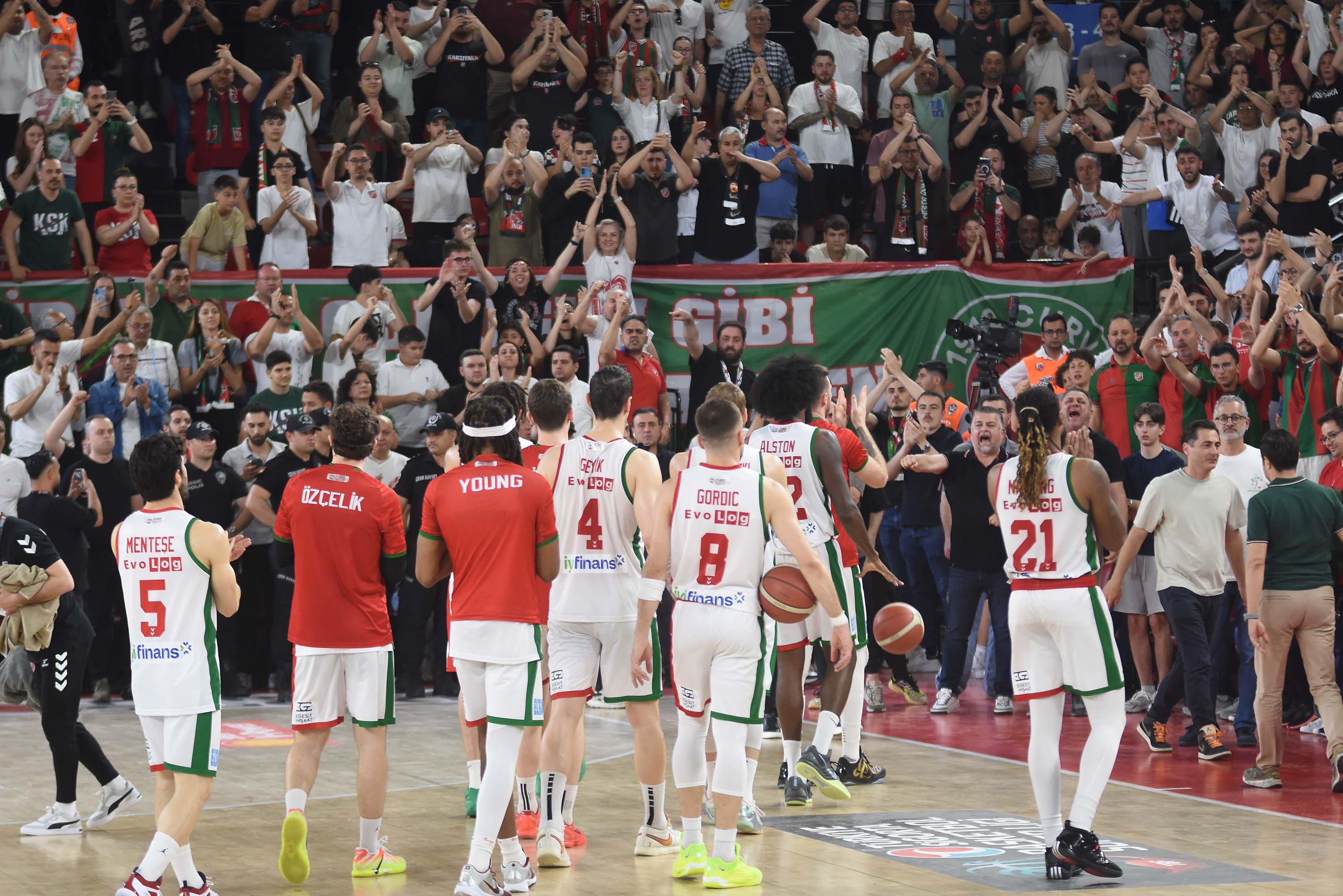 Kaf-Kaf, son saniye basketiyle Bursaspor'u yendi ve ligde kaldı