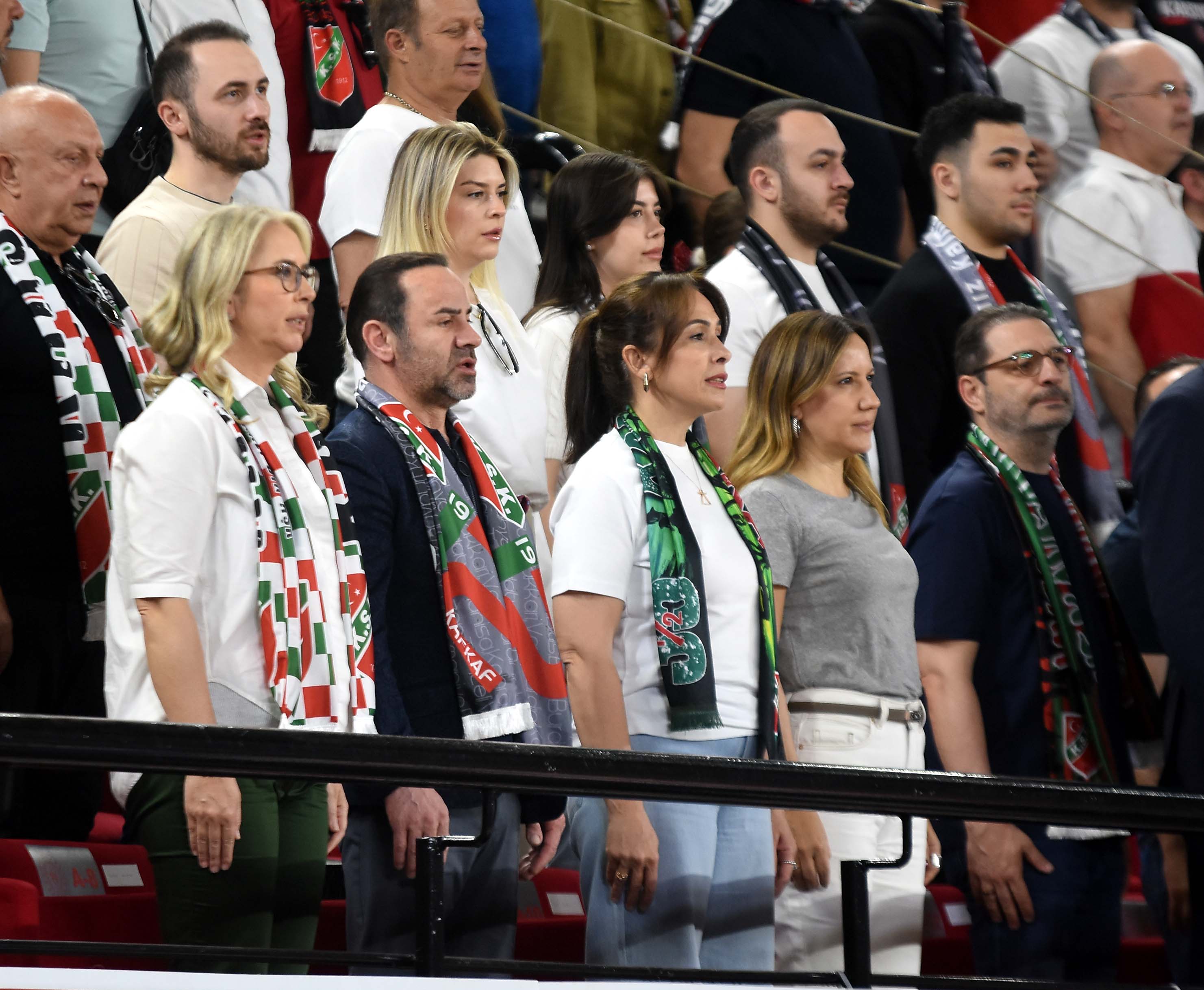 Kaf-Kaf, son saniye basketiyle Bursaspor'u yendi ve ligde kaldı