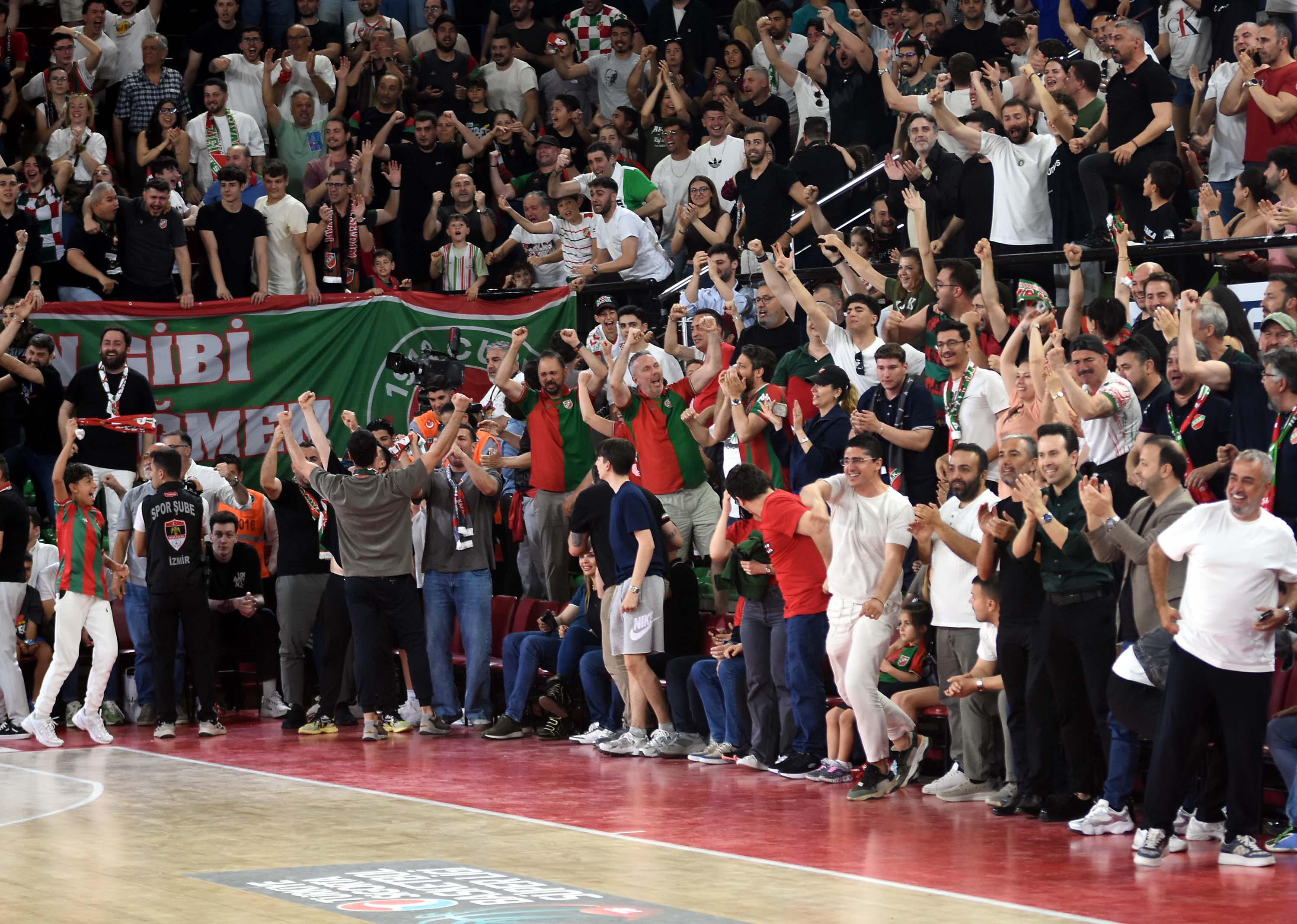 Kaf-Kaf, son saniye basketiyle Bursaspor'u yendi ve ligde kaldı