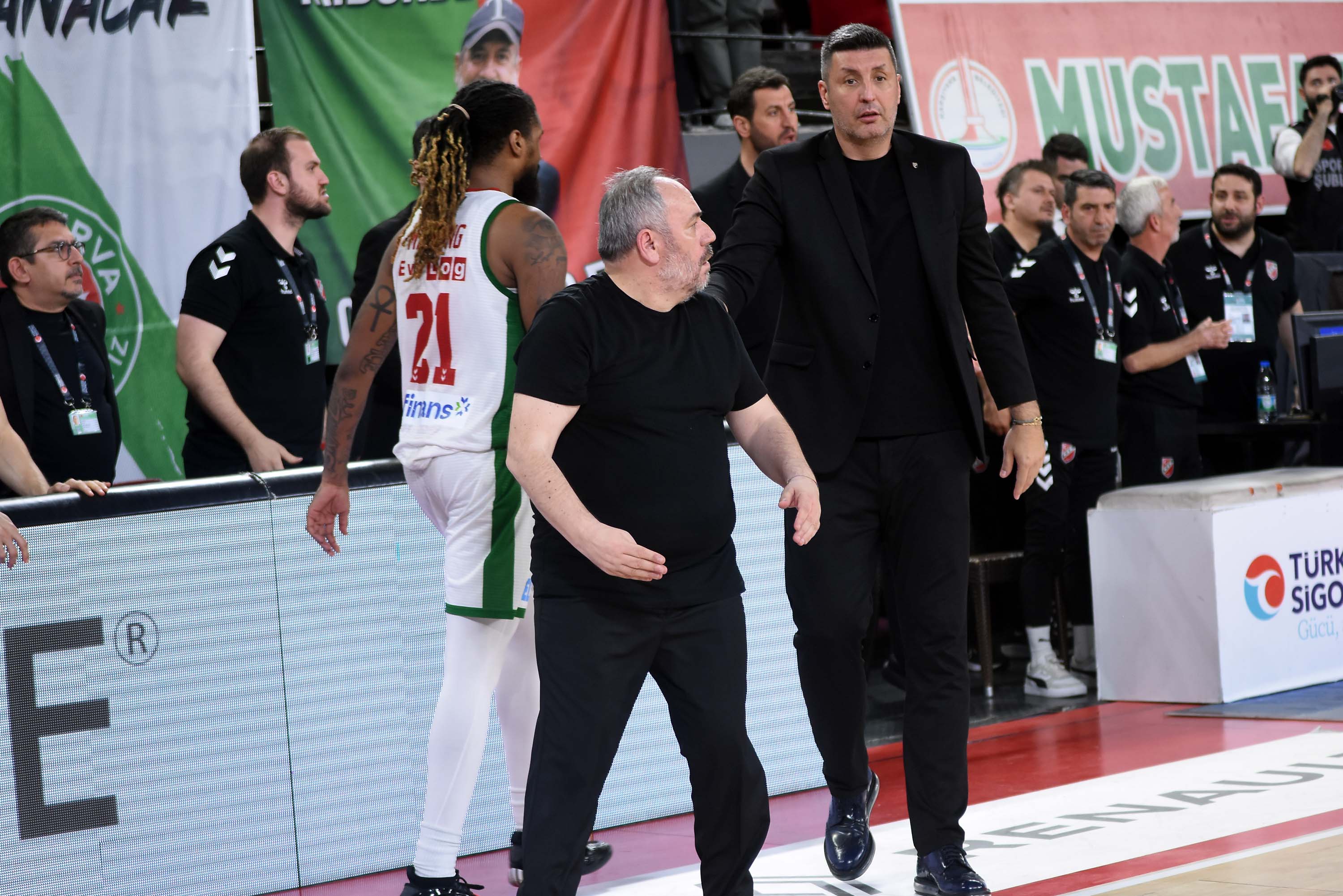 Kaf-Kaf, son saniye basketiyle Bursaspor'u yendi ve ligde kaldı