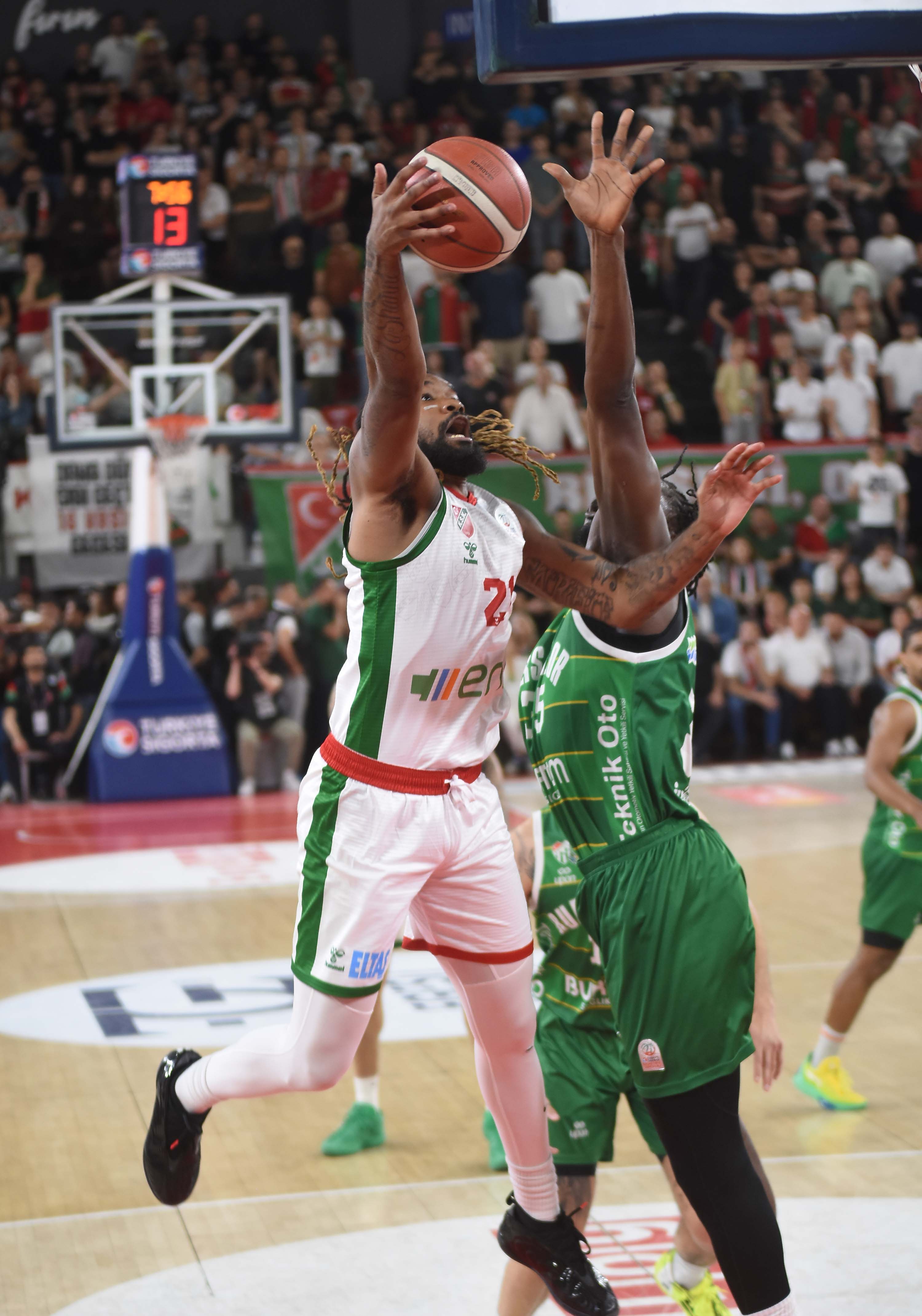 Kaf-Kaf, son saniye basketiyle Bursaspor'u yendi ve ligde kaldı